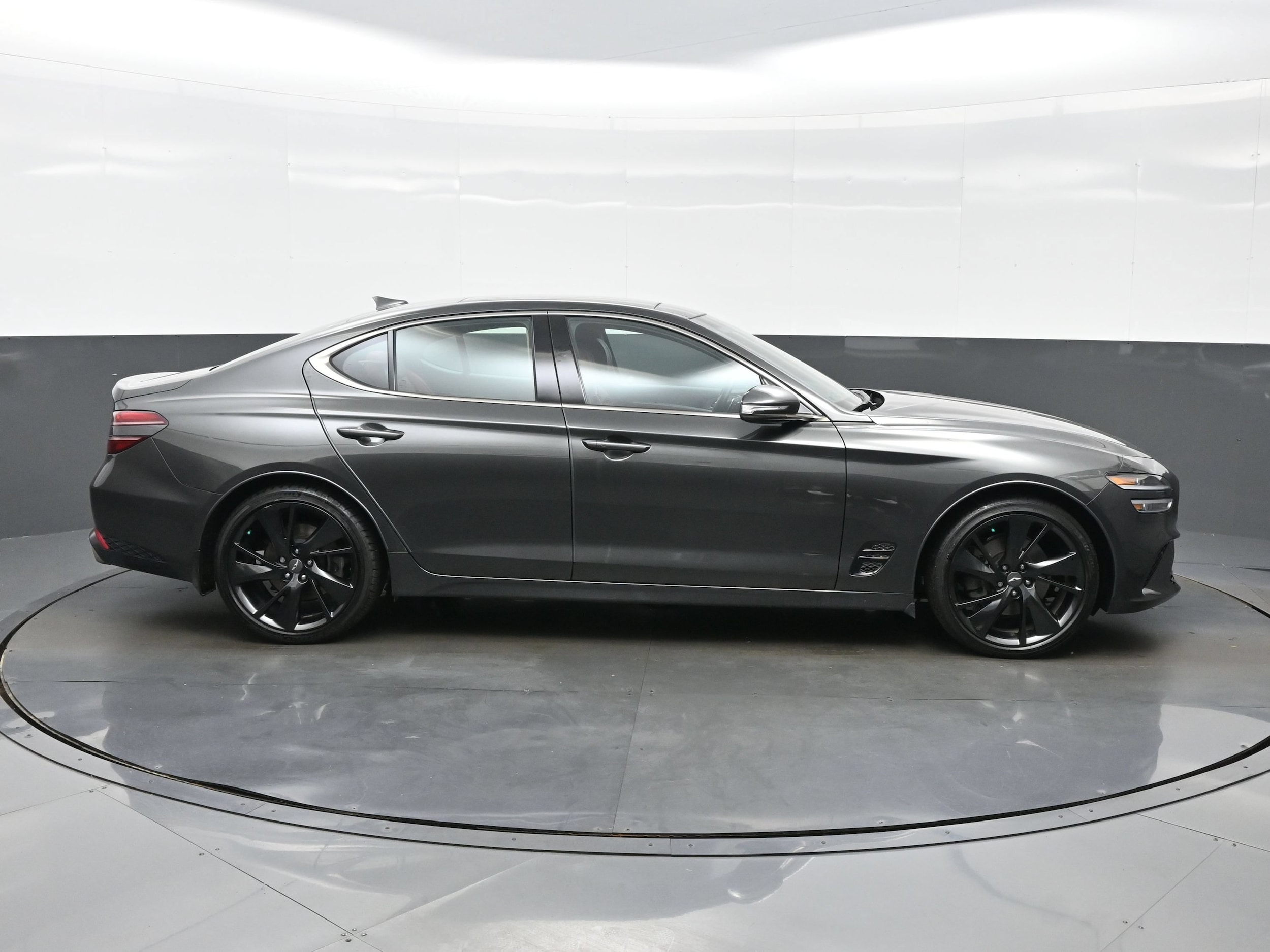 2023 GENESIS G70 Standard - Photo 7