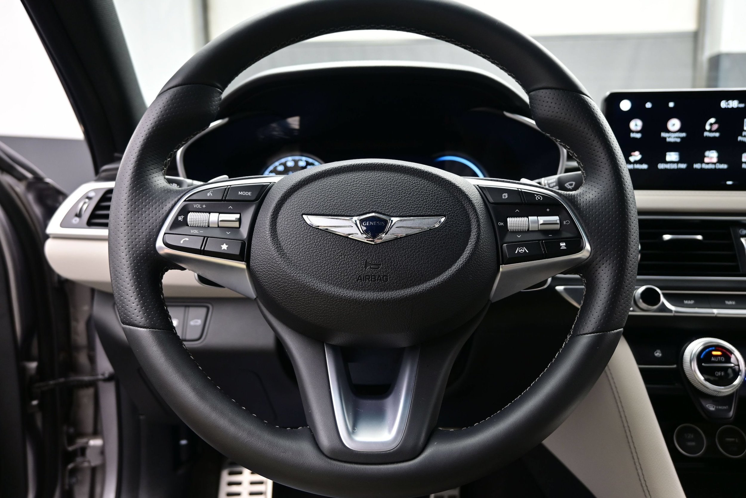 2023 GENESIS G70 Standard - Photo 25