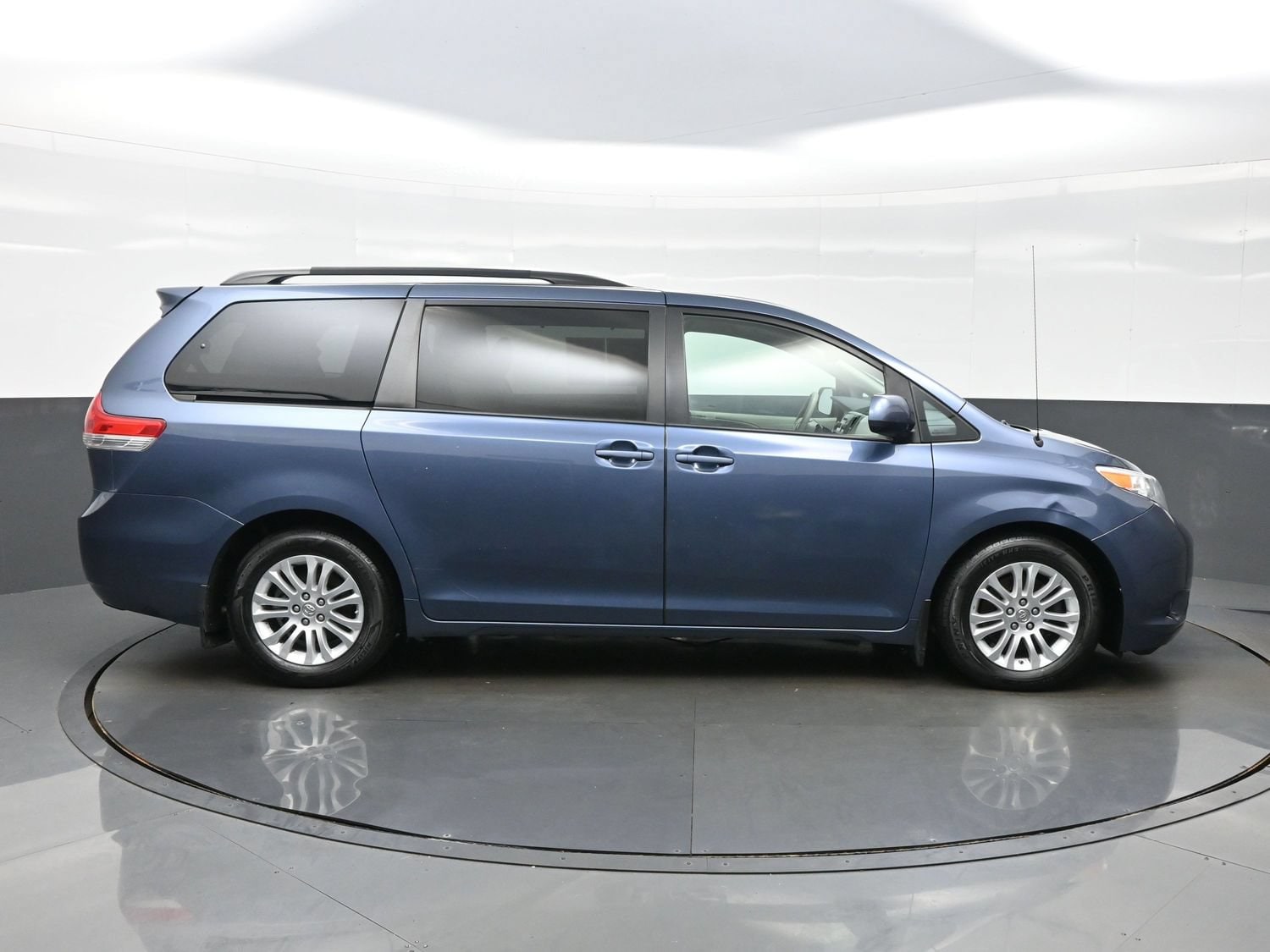 2014 Toyota Sienna XLE - Photo 7