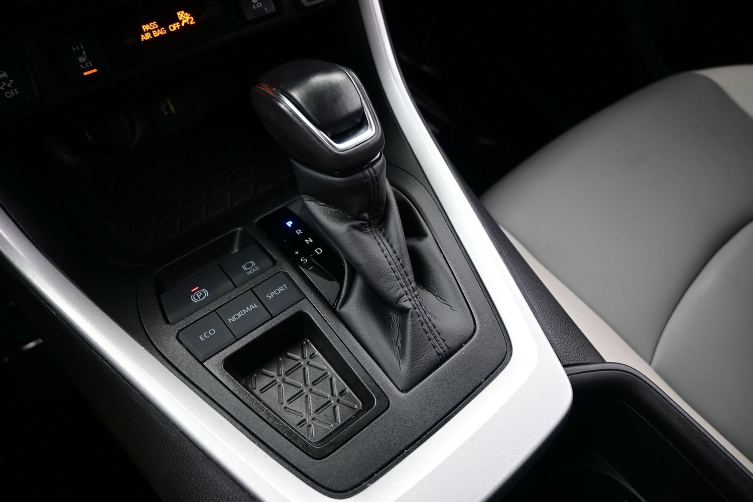 2025 Toyota RAV4 XLE Premium - Photo 23