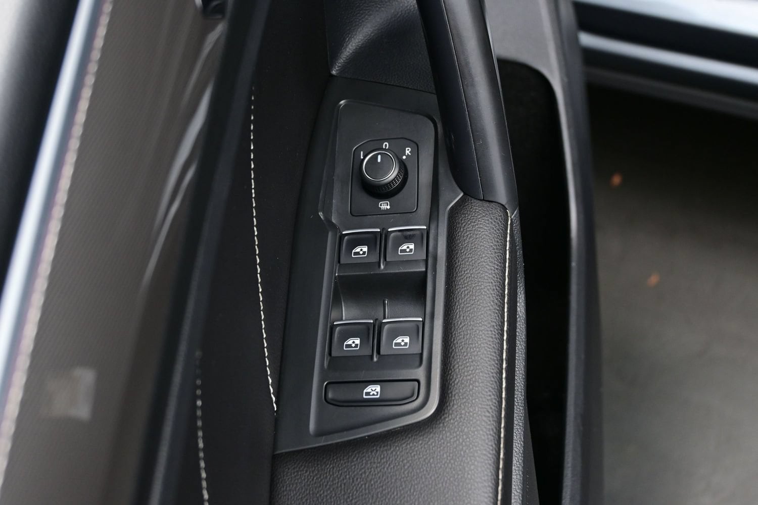 2023 Volkswagen Tiguan SE R-LINE BLACK - Photo 10