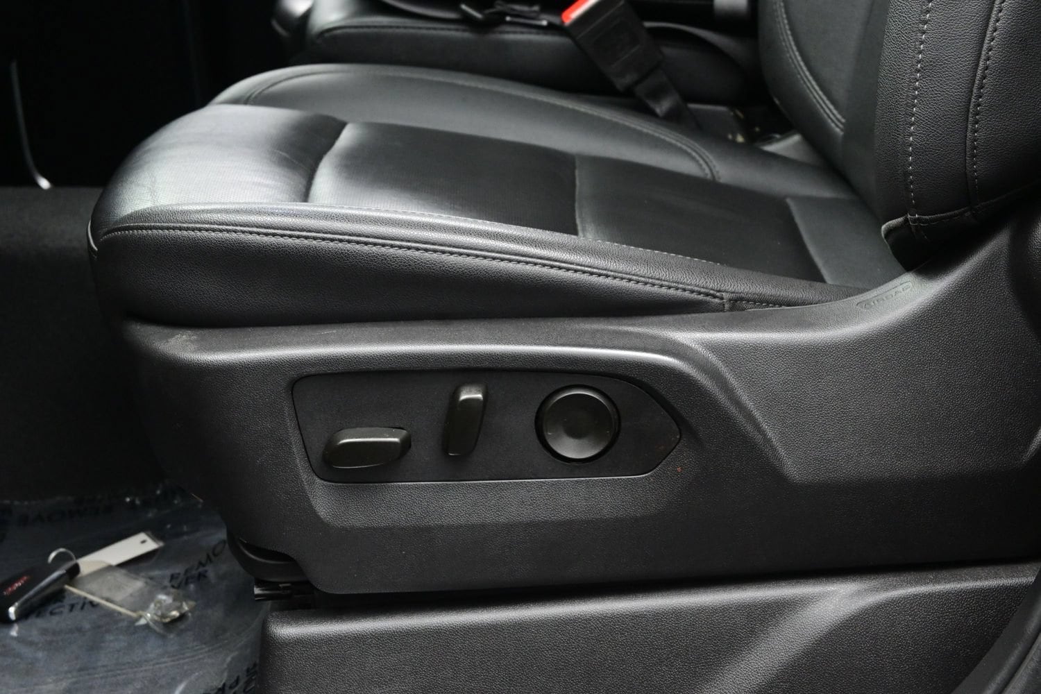 2025 GMC Sierra 1500 SLT - Photo 11