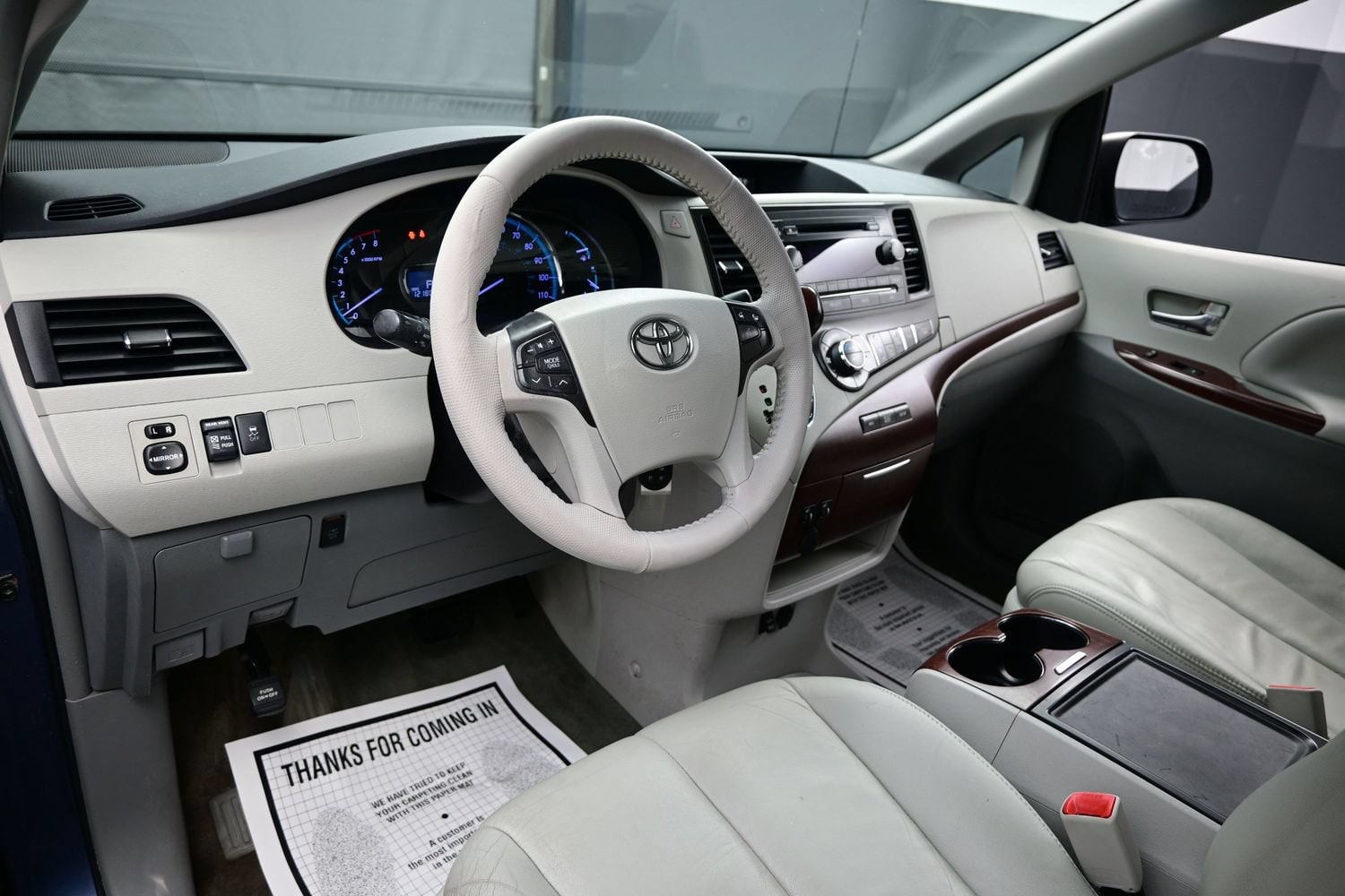 2014 Toyota Sienna XLE - Photo 10