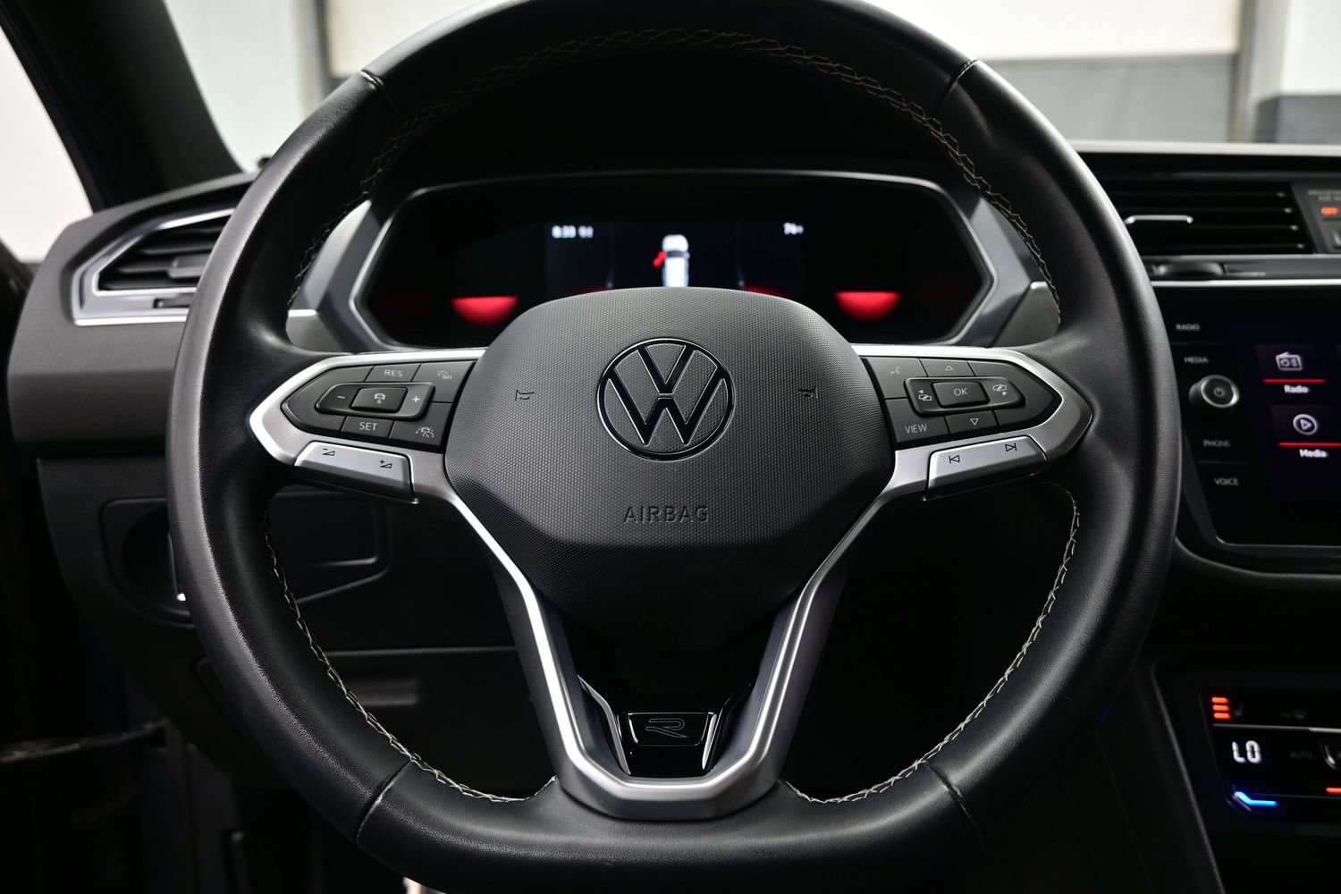 2023 Volkswagen Tiguan SE R-LINE BLACK - Photo 26