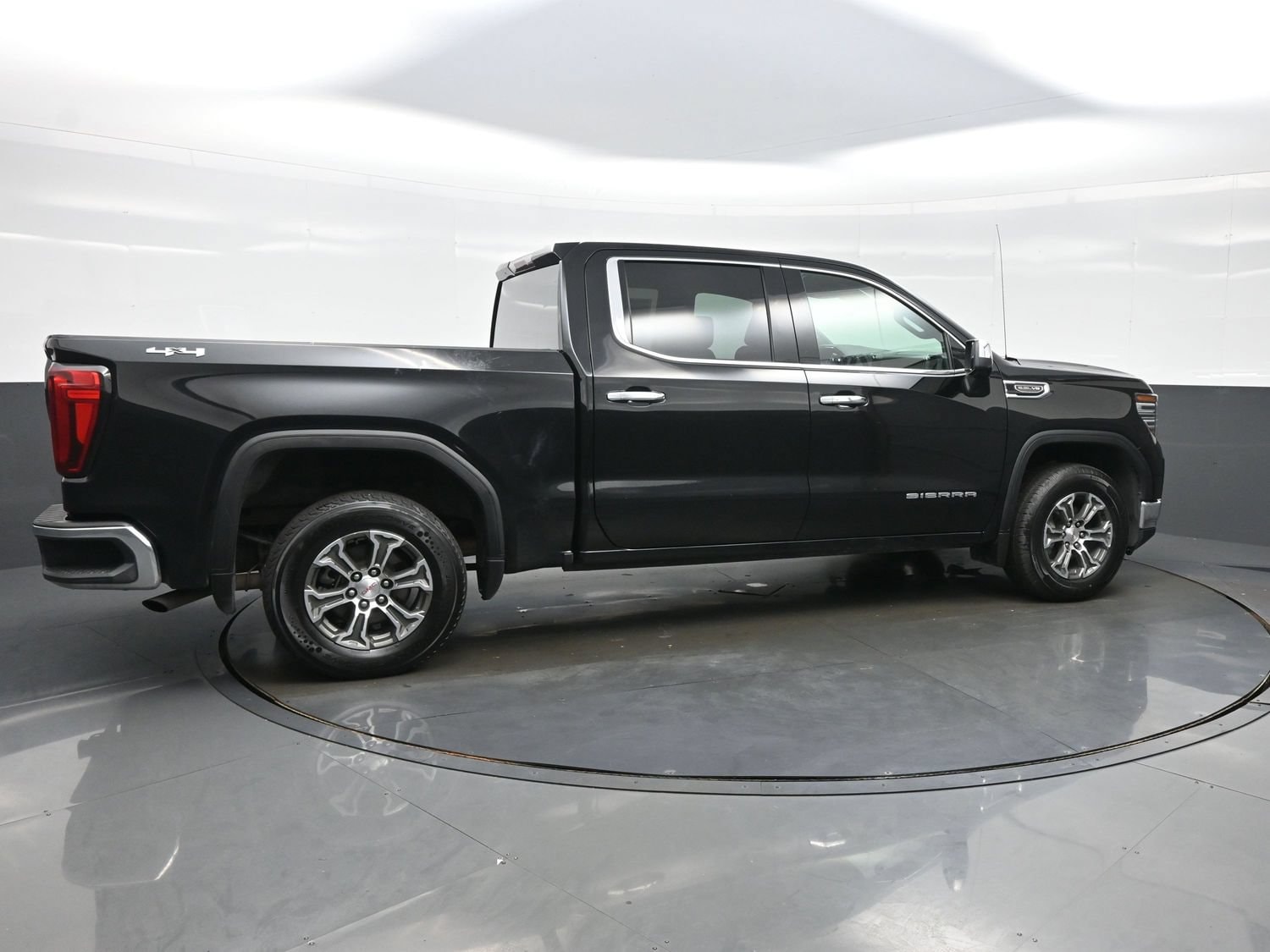 2025 GMC Sierra 1500 SLT - Photo 6