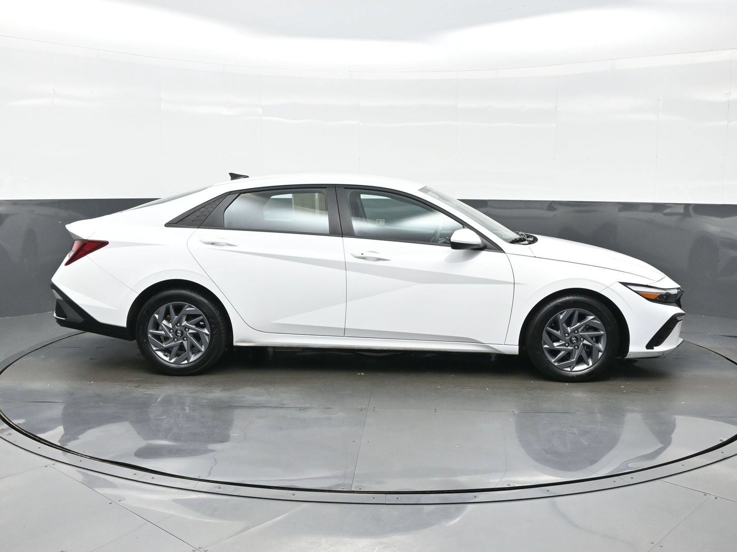 2024 Hyundai Elantra SEL - Photo 7