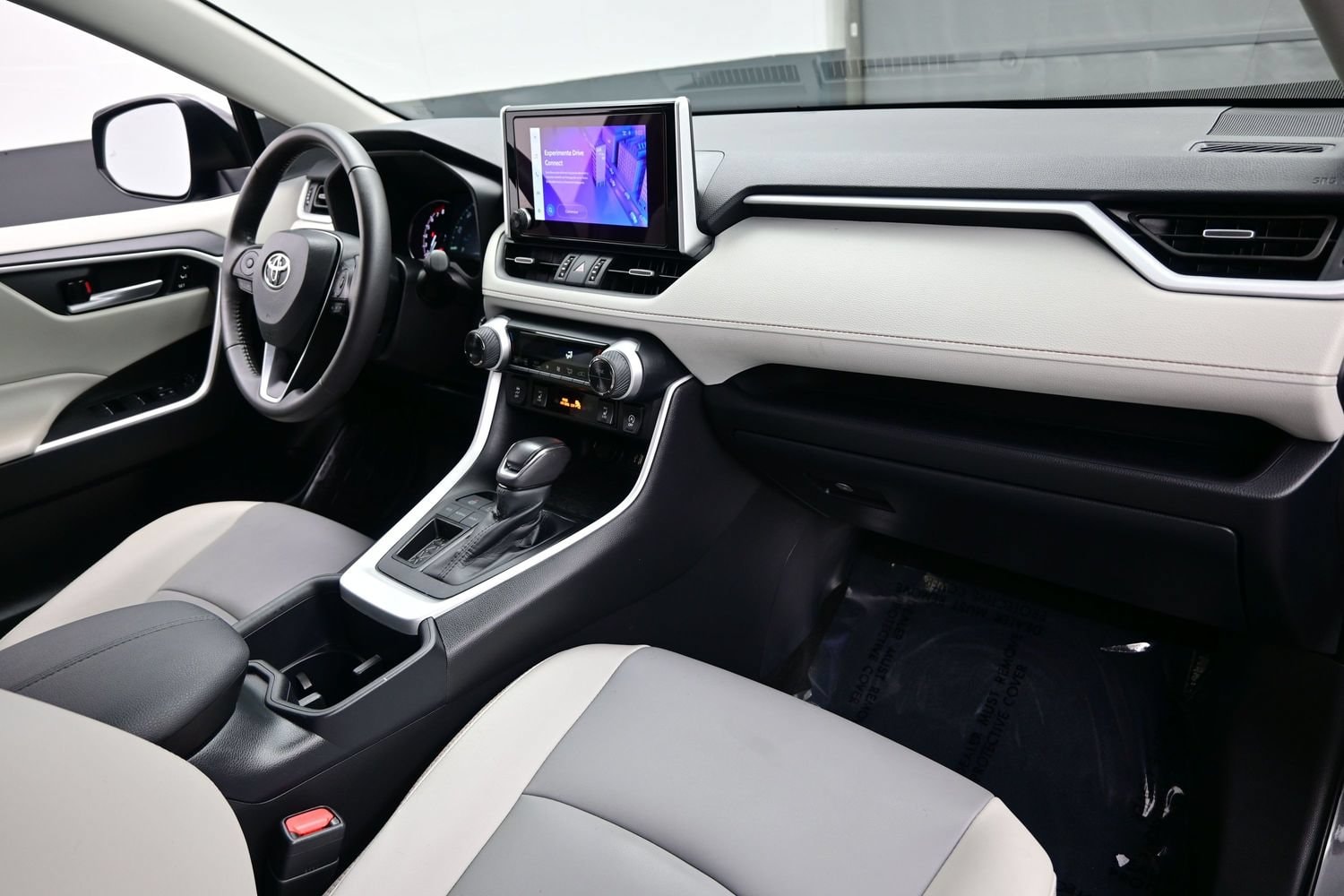 2025 Toyota RAV4 XLE Premium - Photo 15
