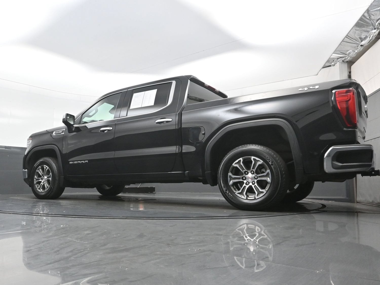 2025 GMC Sierra 1500 SLT - Photo 27
