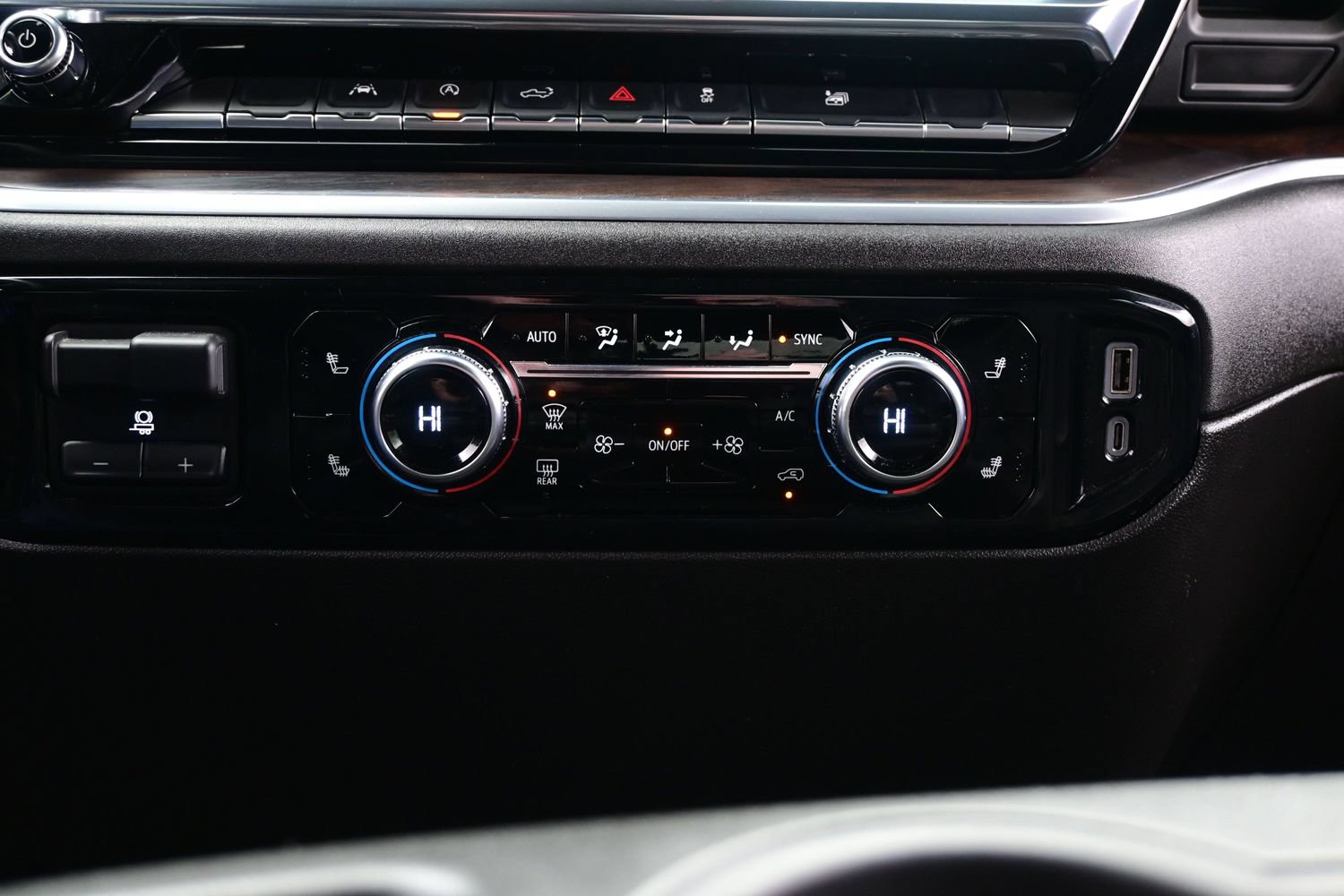 2025 GMC Sierra 1500 SLT - Photo 19