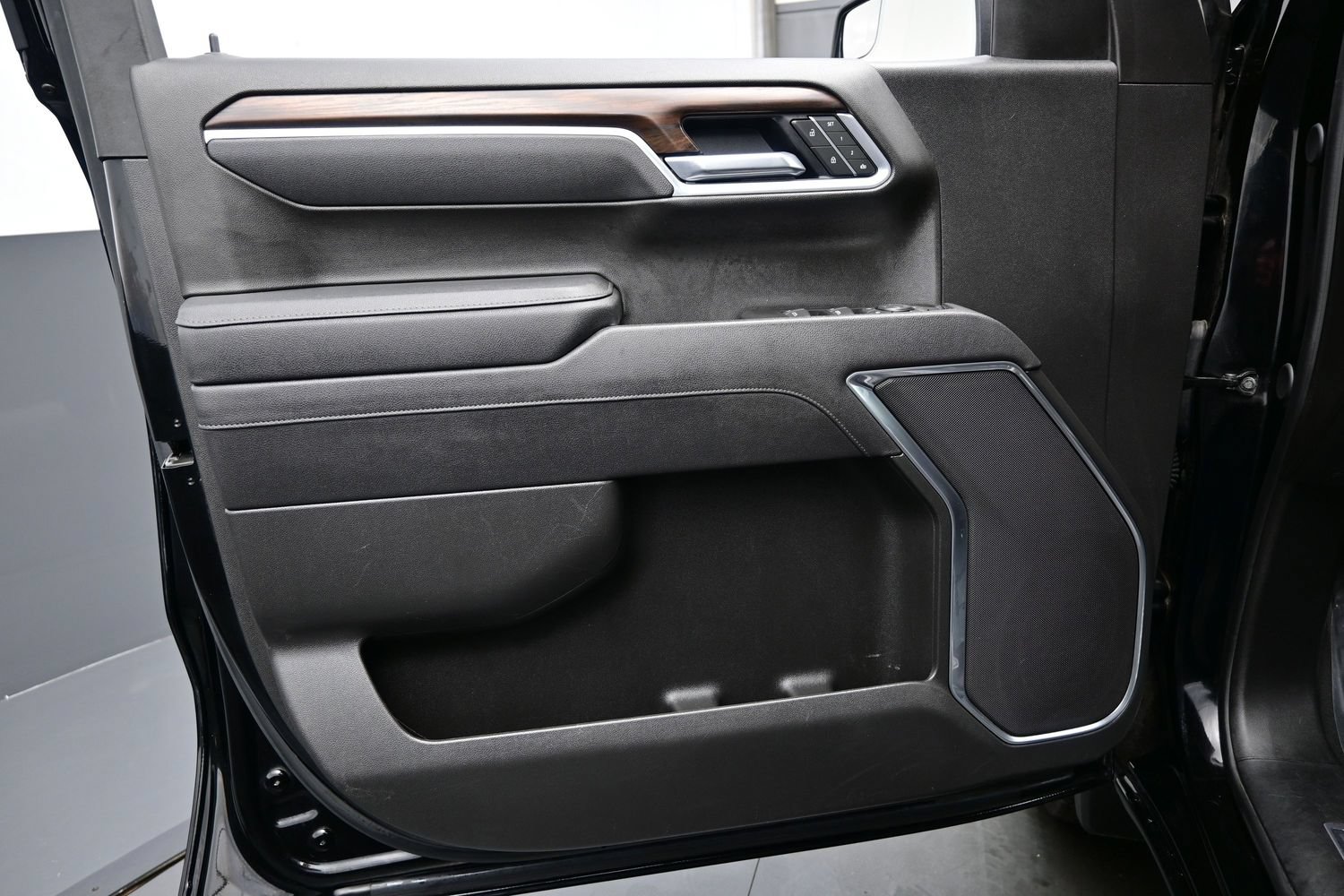 2025 GMC Sierra 1500 SLT - Photo 9