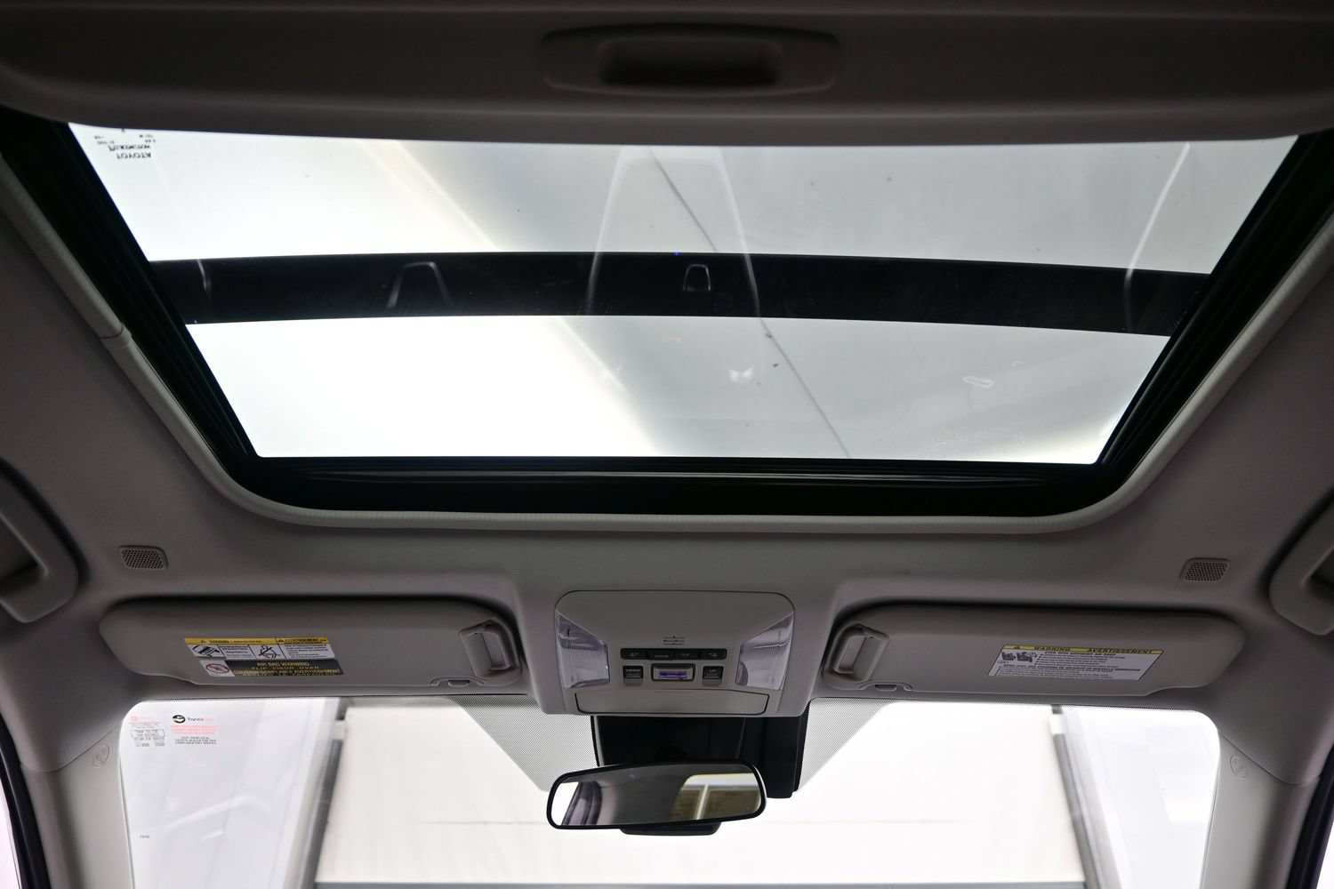 2025 Toyota RAV4 XLE Premium - Photo 18
