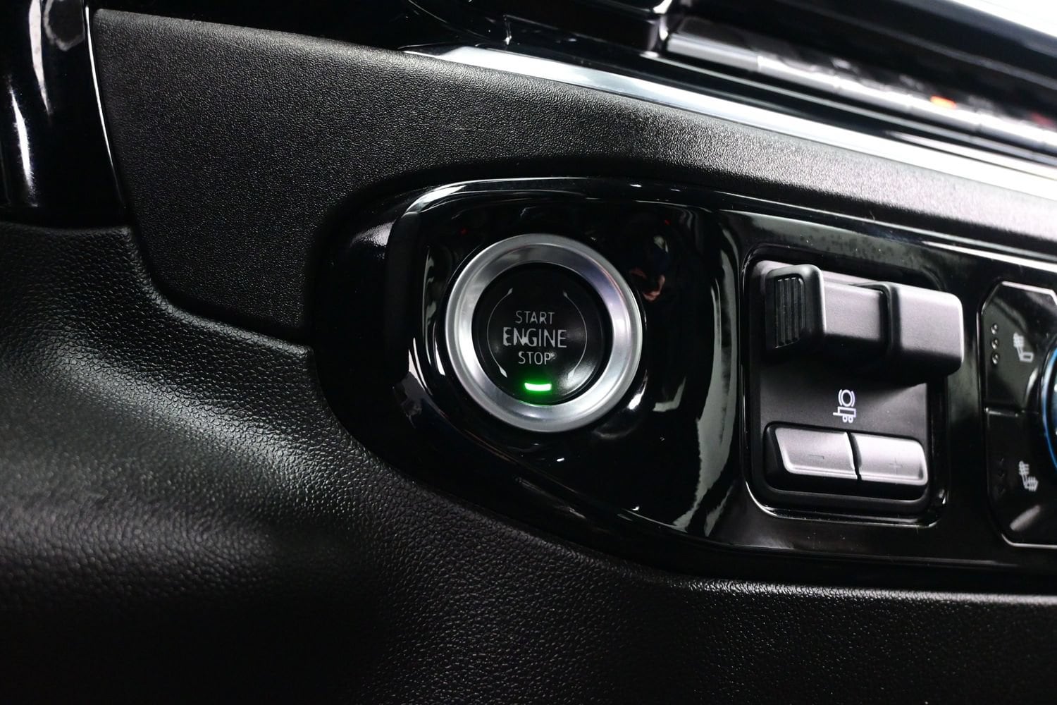 2025 GMC Sierra 1500 SLT - Photo 20