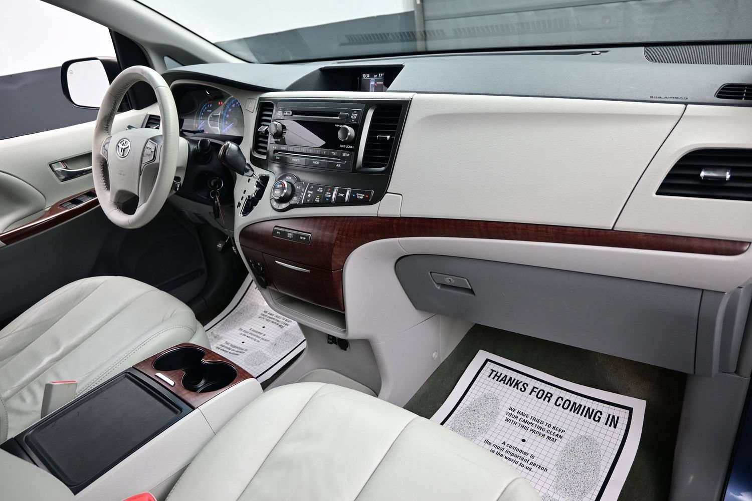 2014 Toyota Sienna XLE - Photo 12