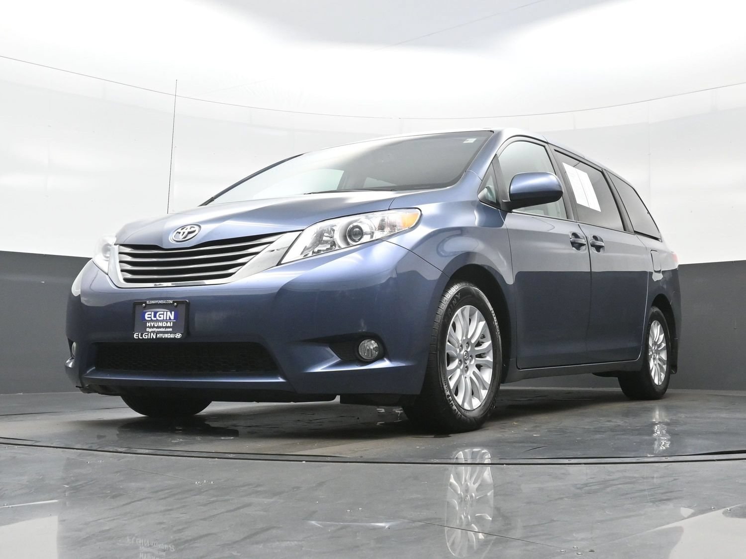 2014 Toyota Sienna XLE - Photo 23
