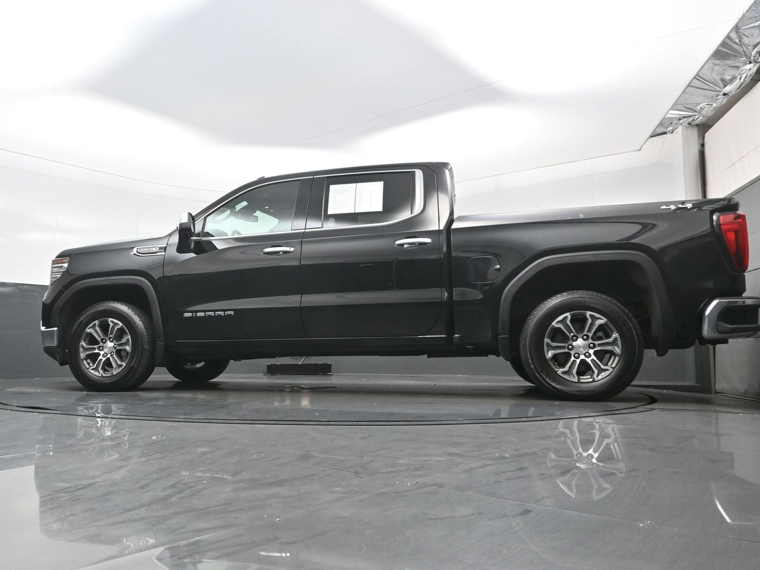 2025 GMC Sierra 1500 SLT - Photo 26