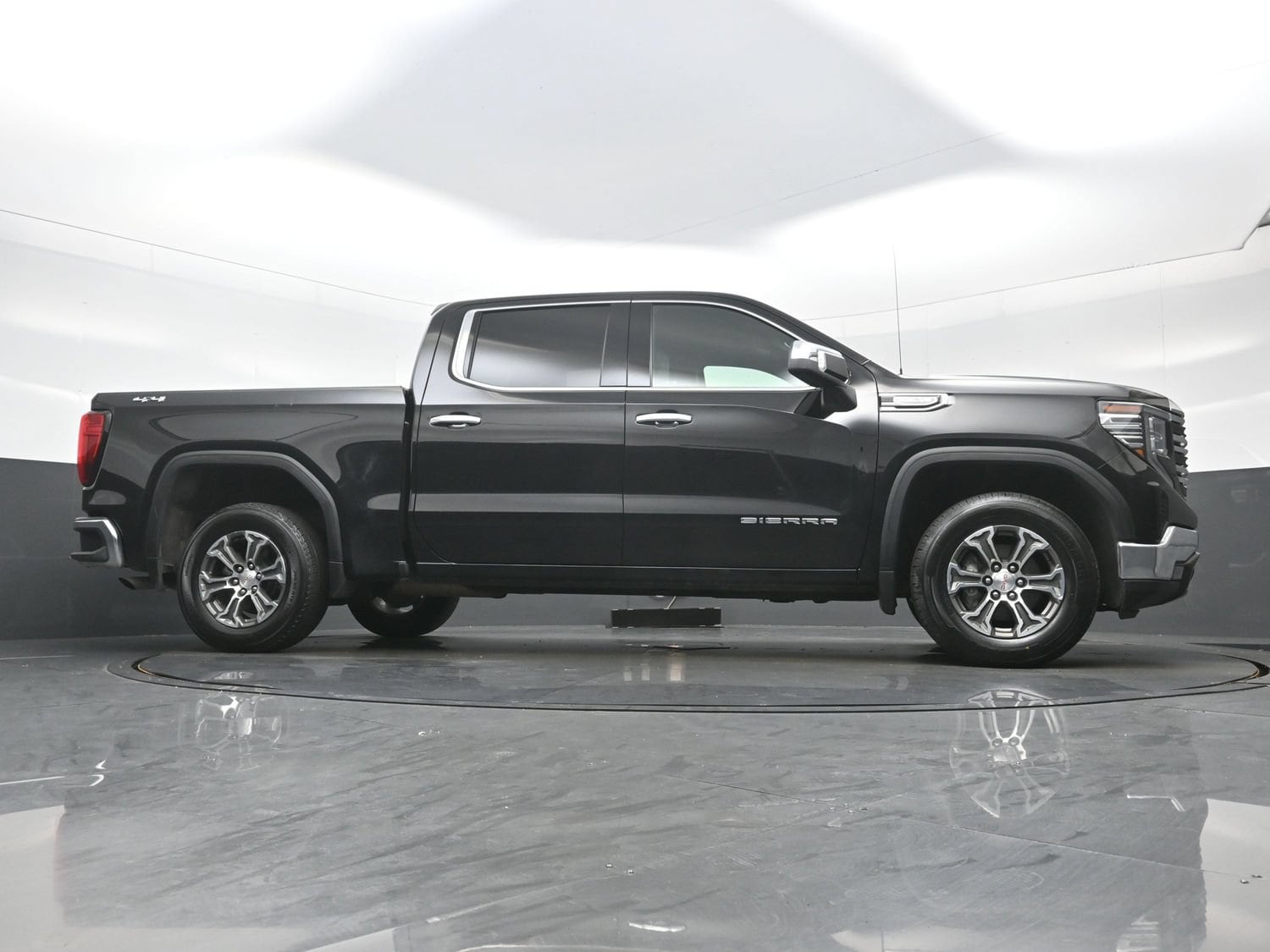 2025 GMC Sierra 1500 SLT - Photo 30