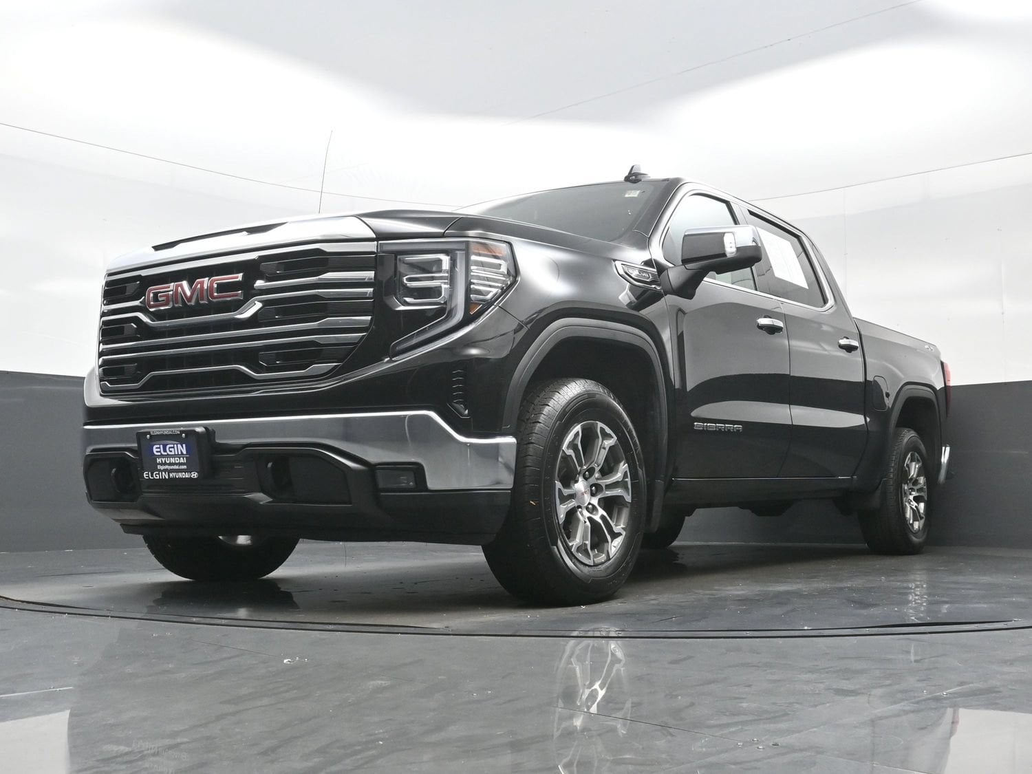 2025 GMC Sierra 1500 SLT - Photo 25