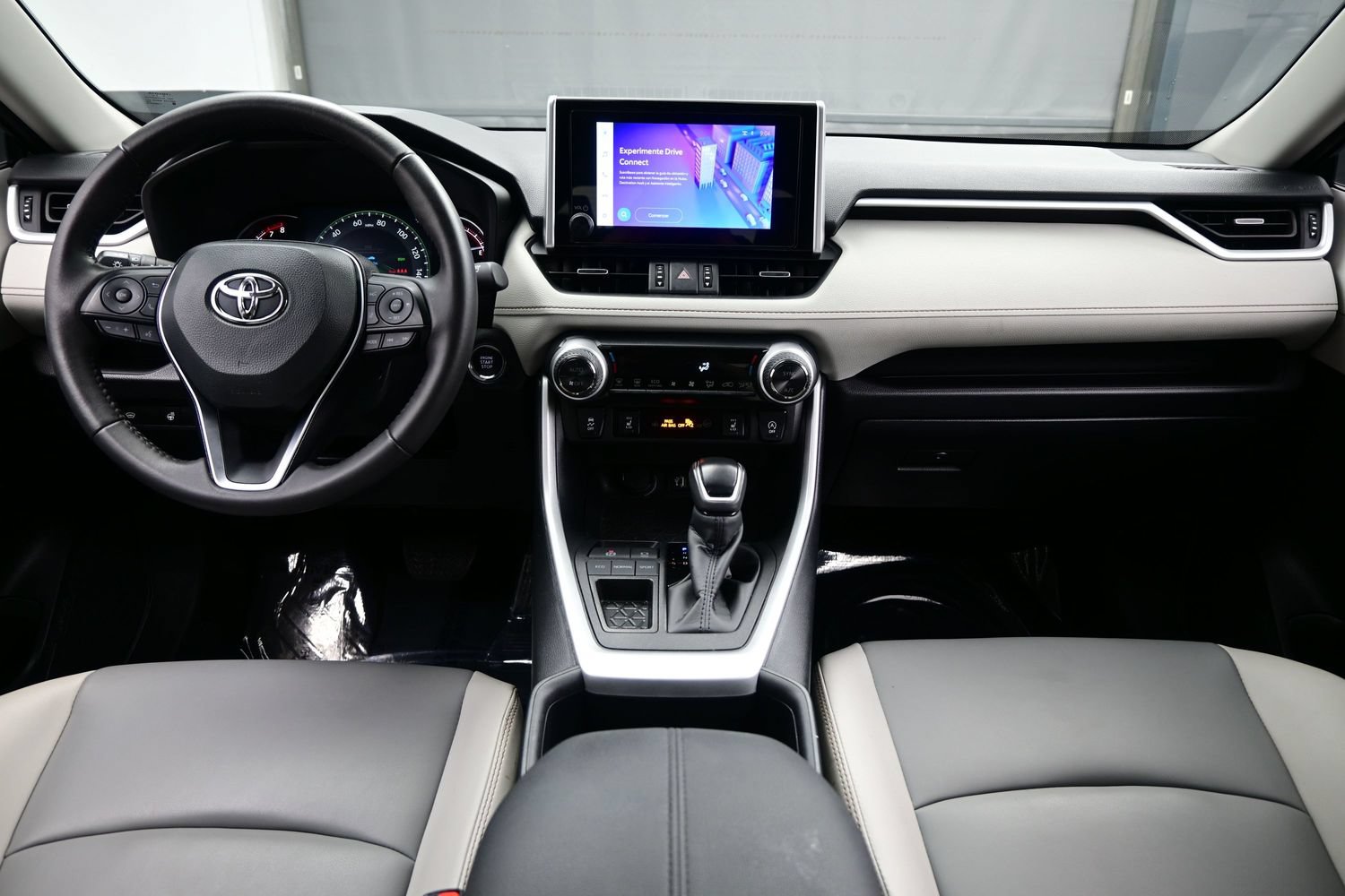 2025 Toyota RAV4 XLE Premium - Photo 17