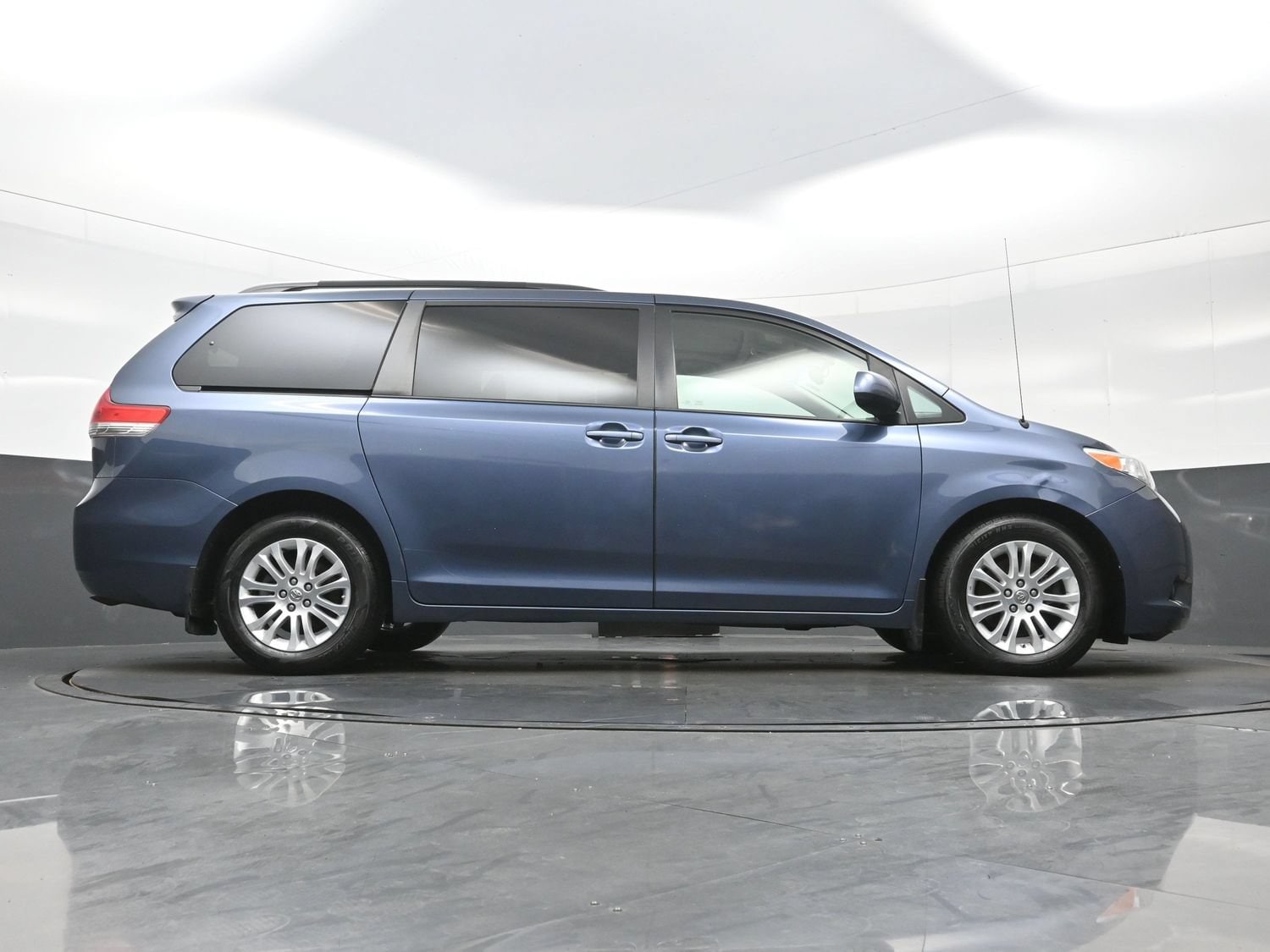 2014 Toyota Sienna XLE - Photo 28