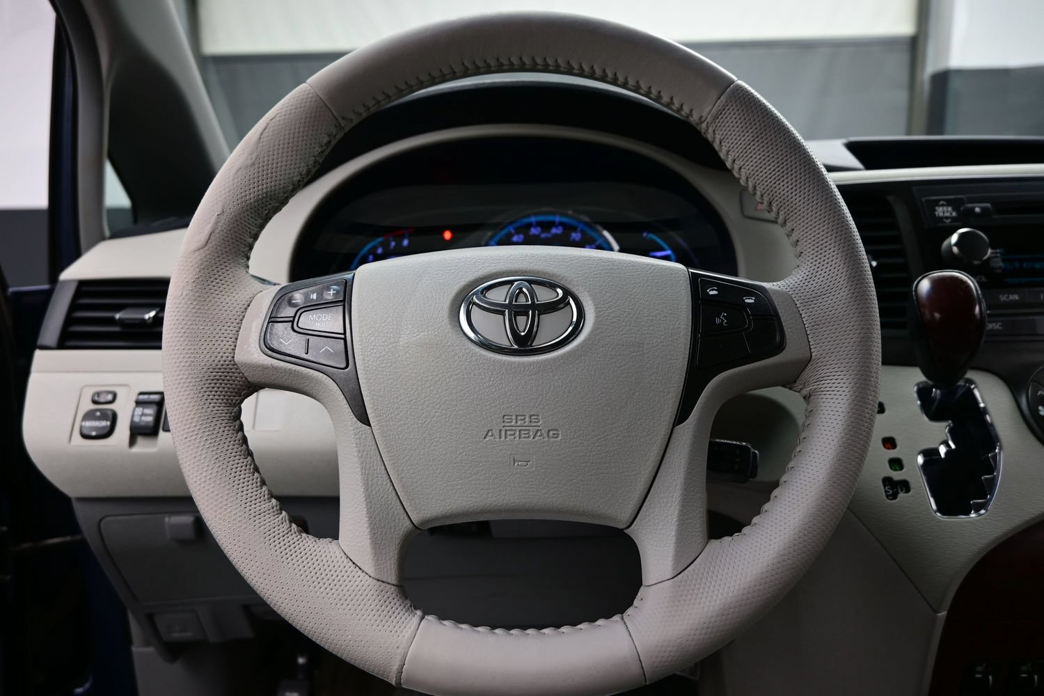 2014 Toyota Sienna XLE - Photo 21