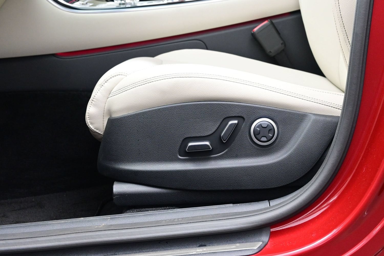 2026 GENESIS GV70 Standard - Photo 11