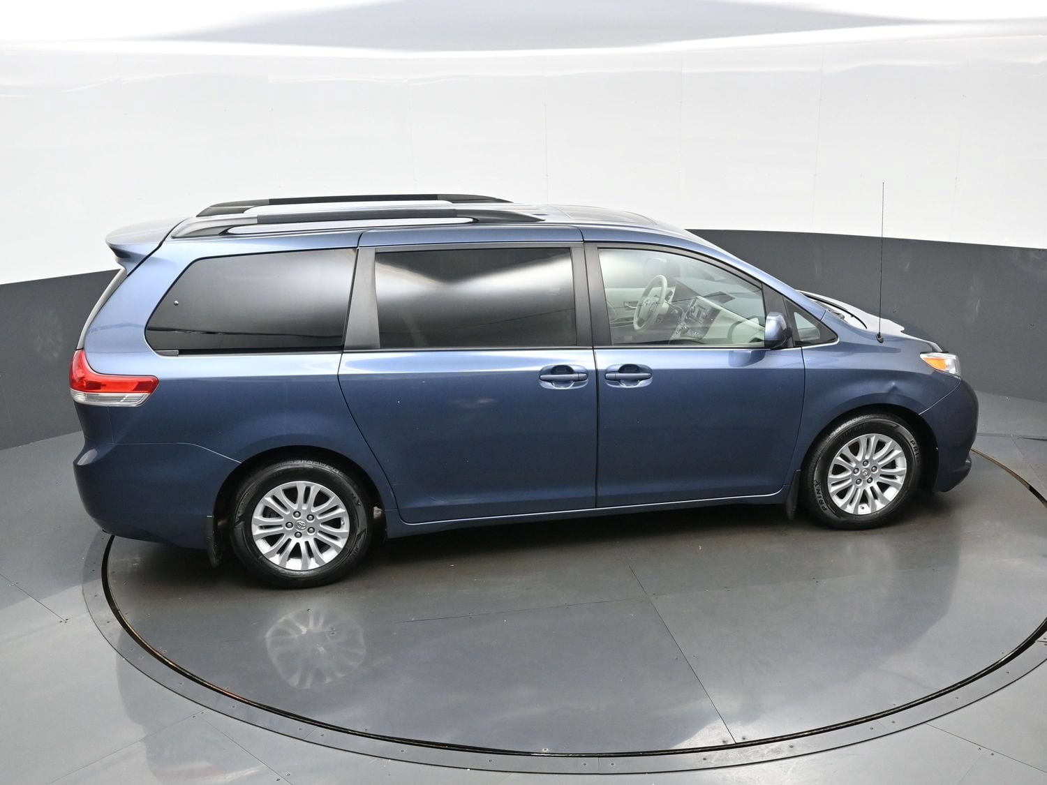 2014 Toyota Sienna XLE - Photo 35