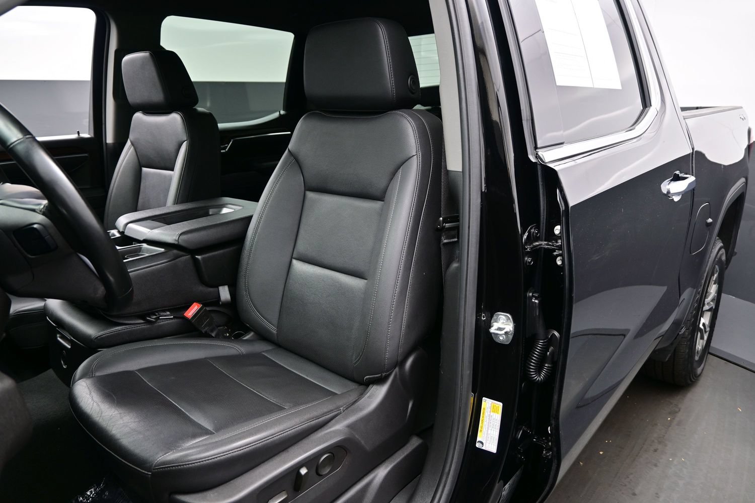 2025 GMC Sierra 1500 SLT - Photo 12