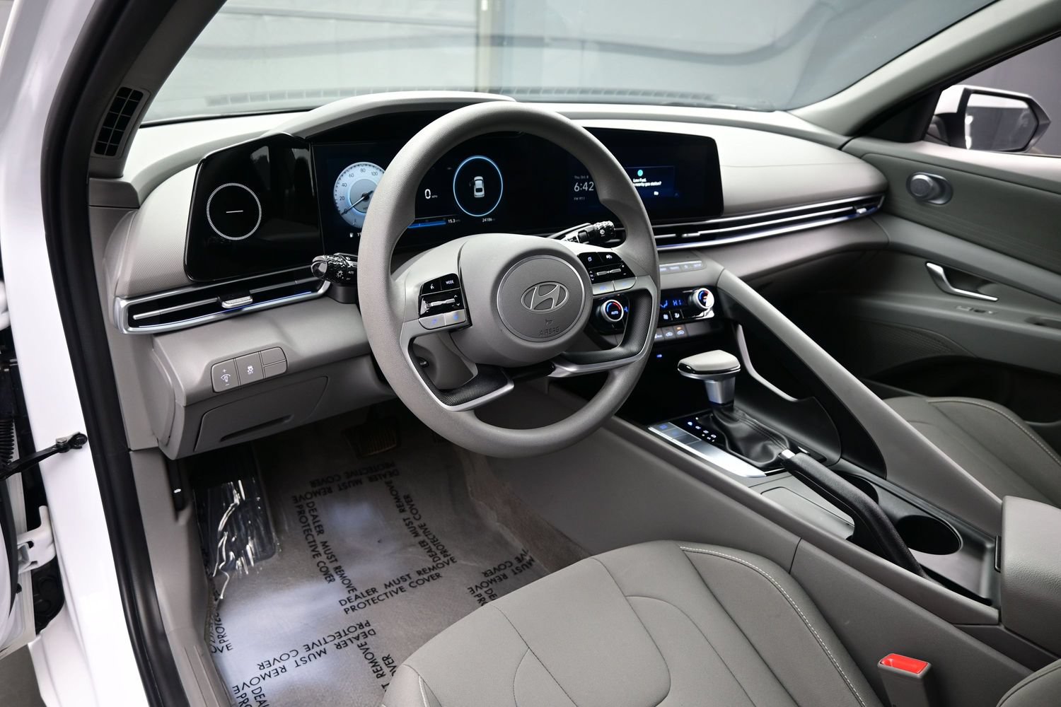 2024 Hyundai Elantra SEL - Photo 12