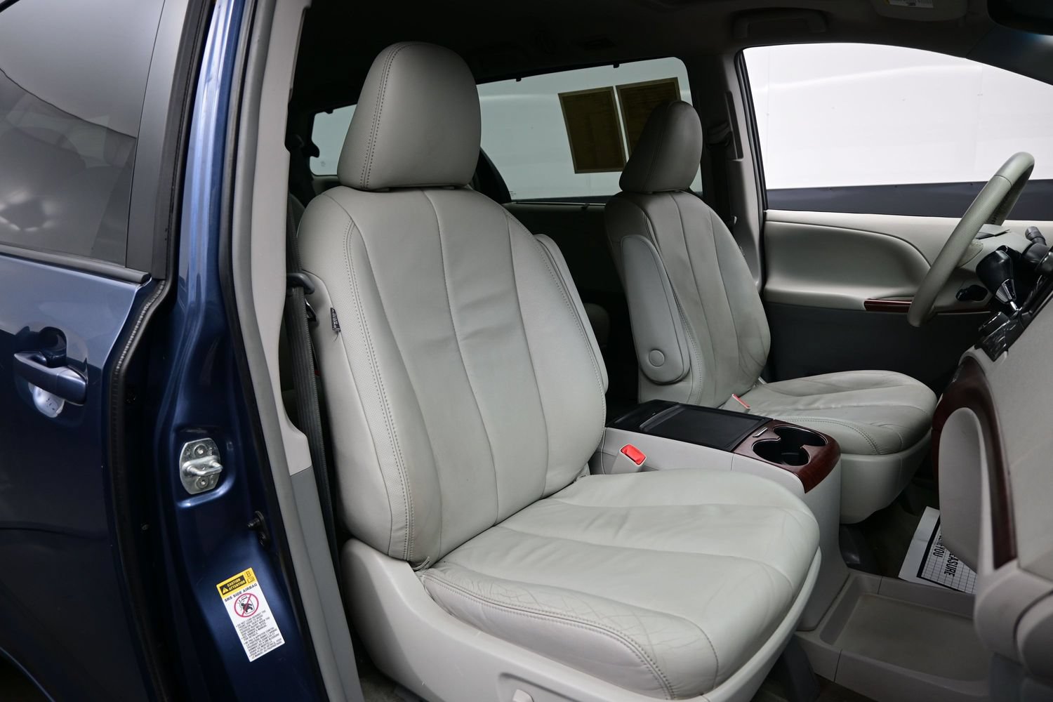 2014 Toyota Sienna XLE - Photo 11