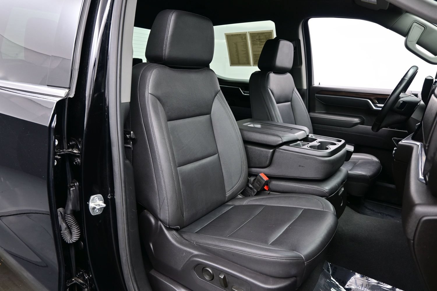 2025 GMC Sierra 1500 SLT - Photo 14