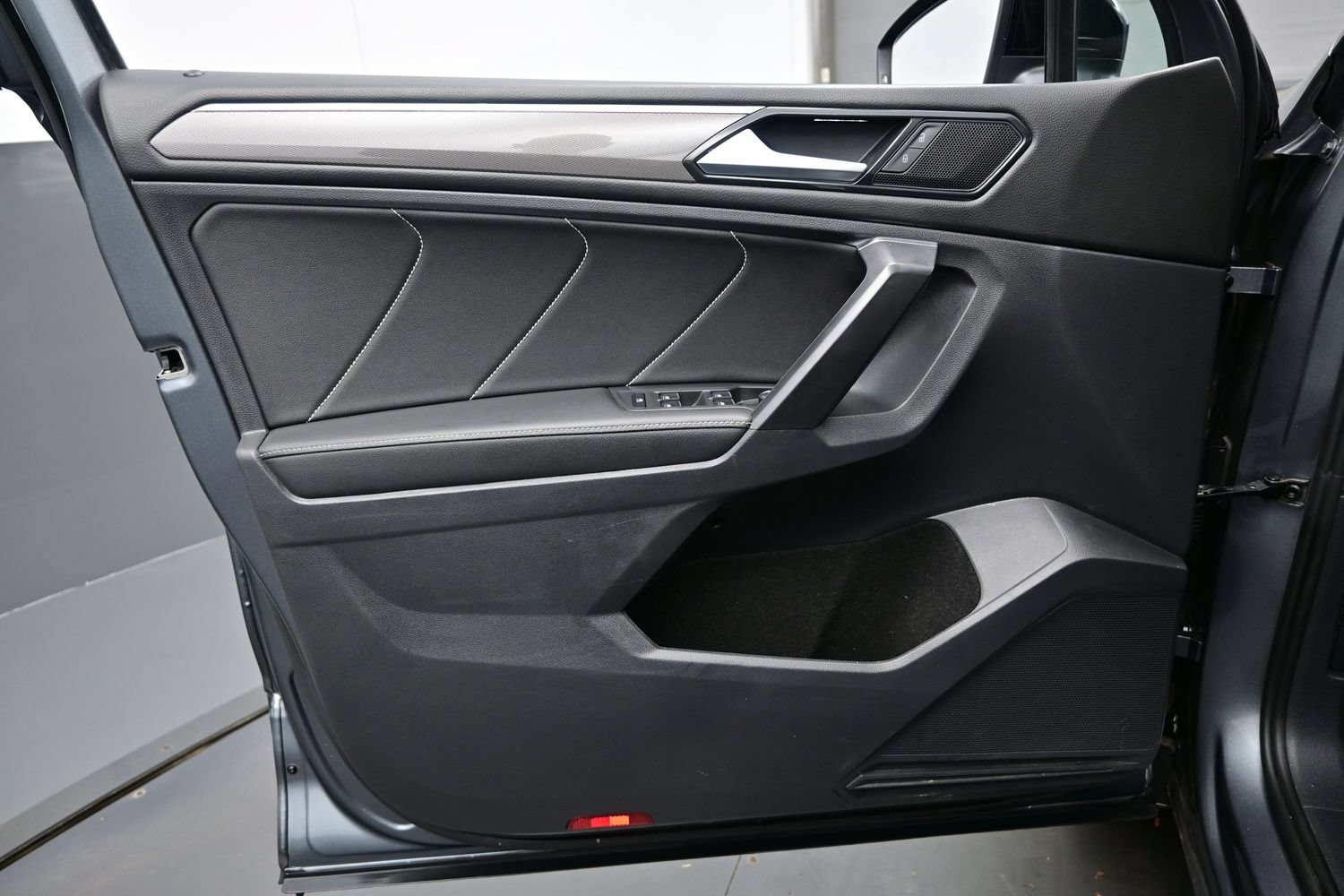 2023 Volkswagen Tiguan SE R-LINE BLACK - Photo 9