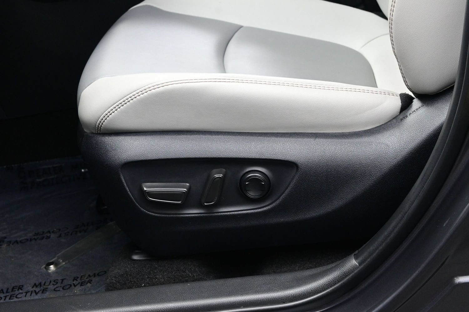 2025 Toyota RAV4 XLE Premium - Photo 11