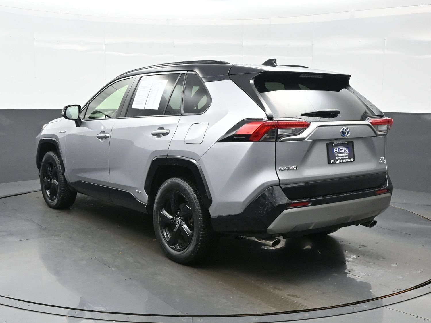 2020 Toyota RAV4 XSE - Photo 4