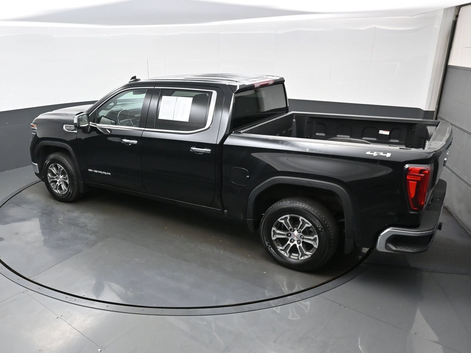 2025 GMC Sierra 1500 SLT - Photo 34
