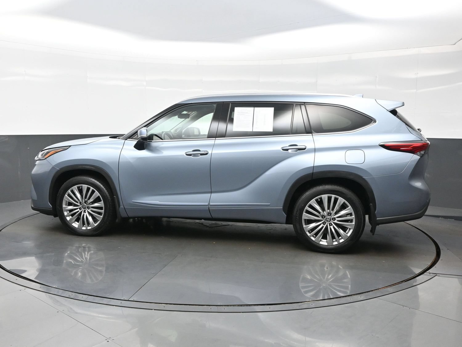 Used 2023 Toyota Highlander Platinum Sport Utility