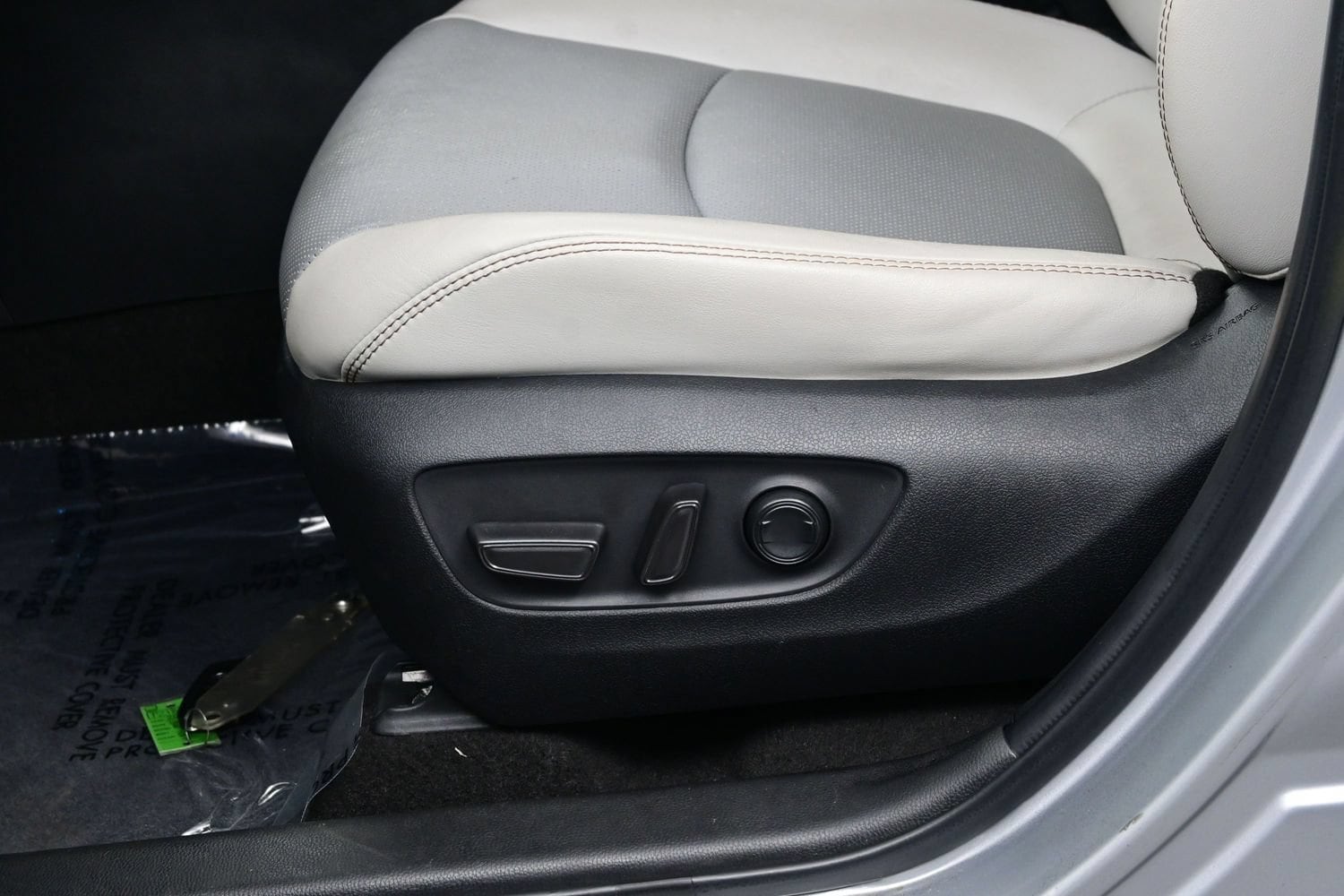 2023 Toyota RAV4 Limited - Photo 11