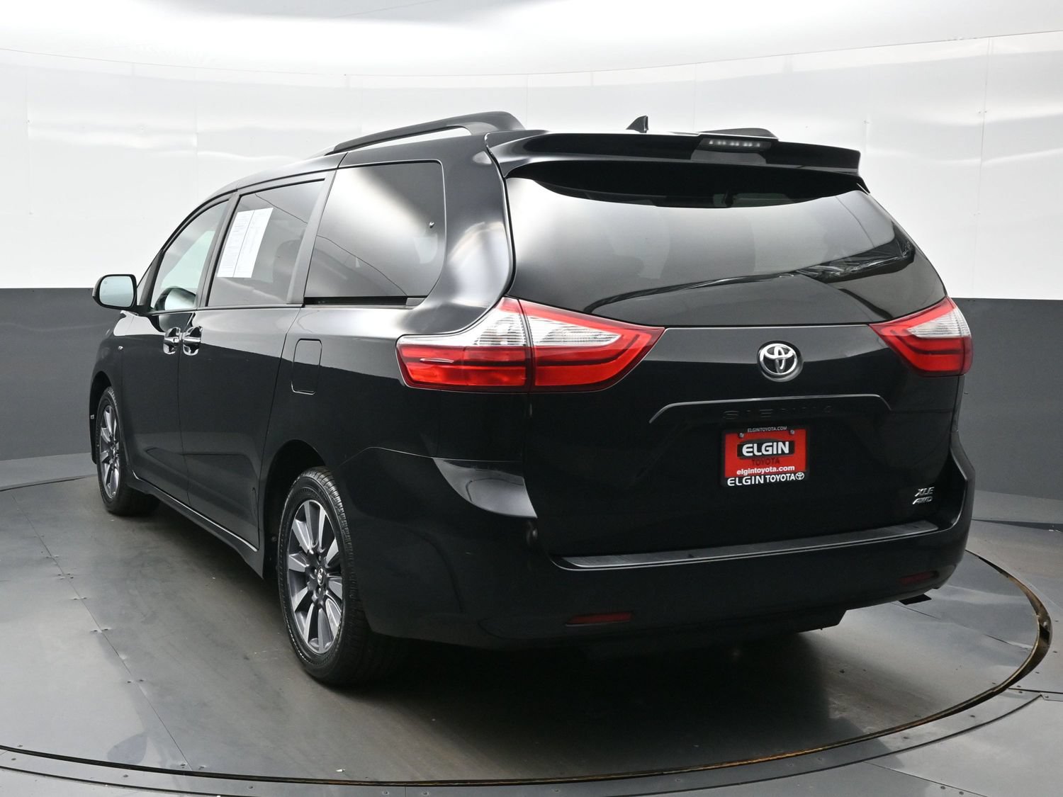 Used 2019 Toyota Sienna XLE Van