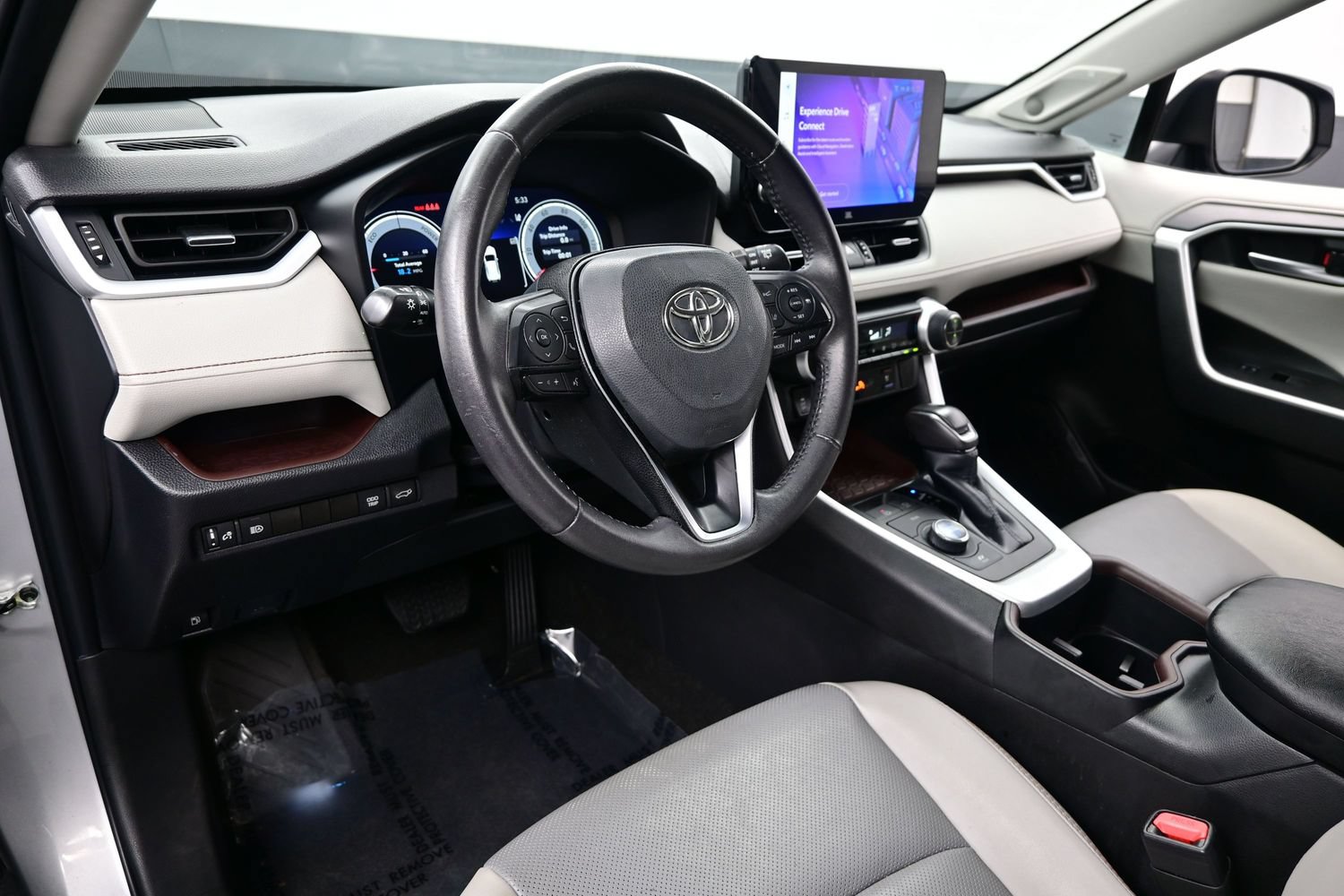 2023 Toyota RAV4 Limited - Photo 13