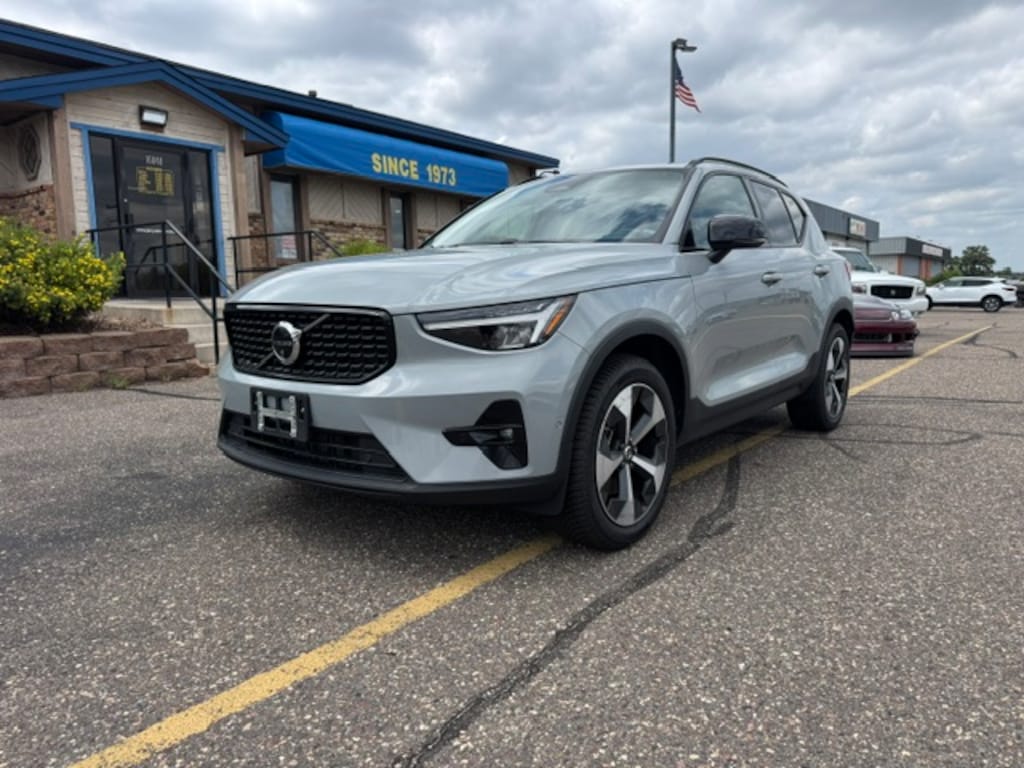 Used 2024 Volvo XC40 B5 Plus Dark SUV