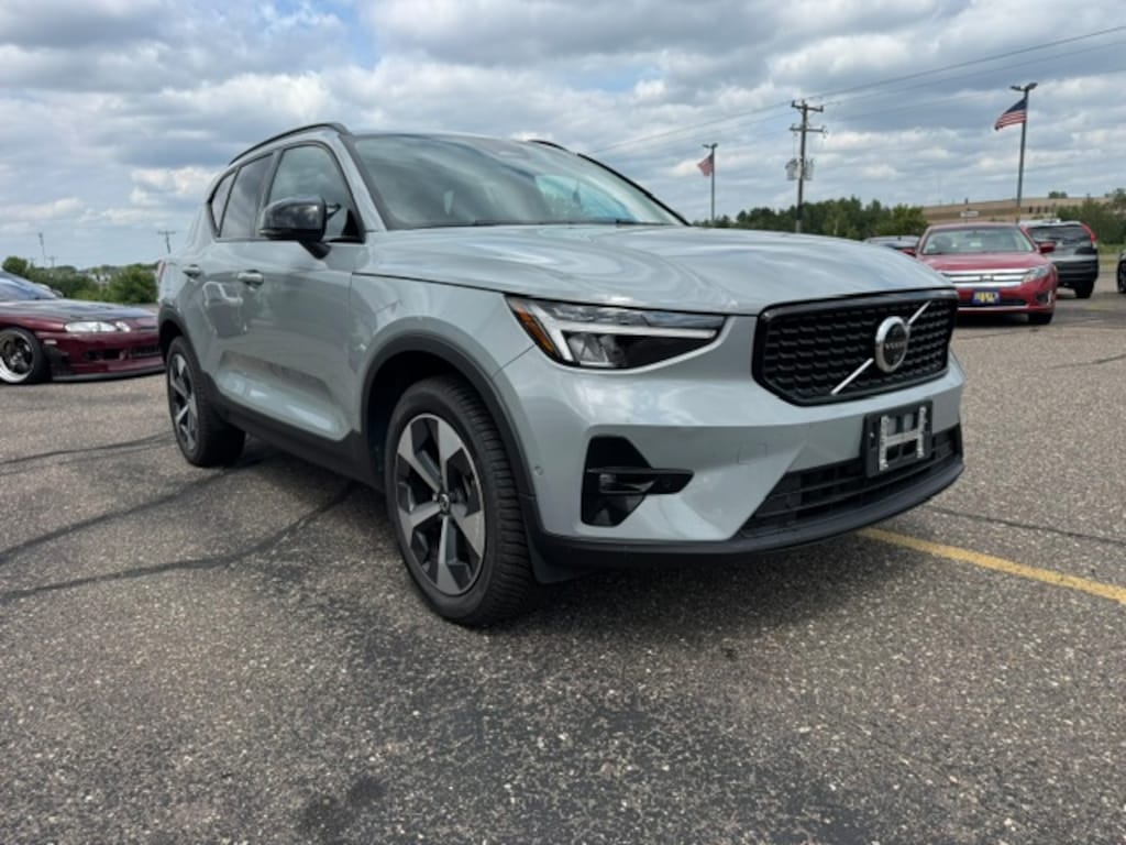 Used 2024 Volvo XC40 B5 Plus Dark SUV