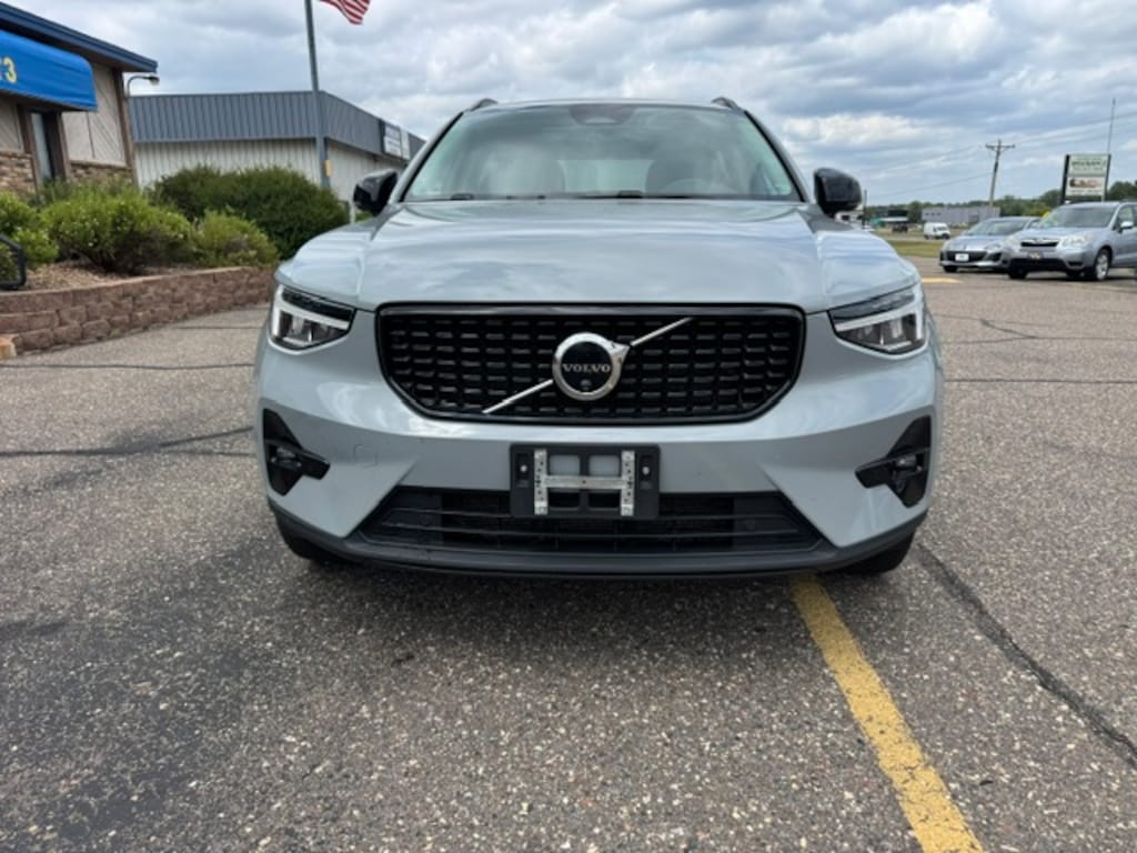 Used 2024 Volvo XC40 B5 Plus Dark SUV