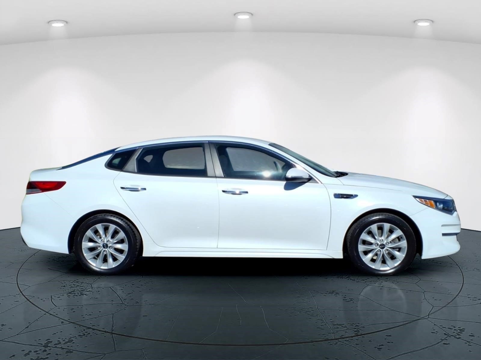 Used 2016 Kia Optima LX Sedan