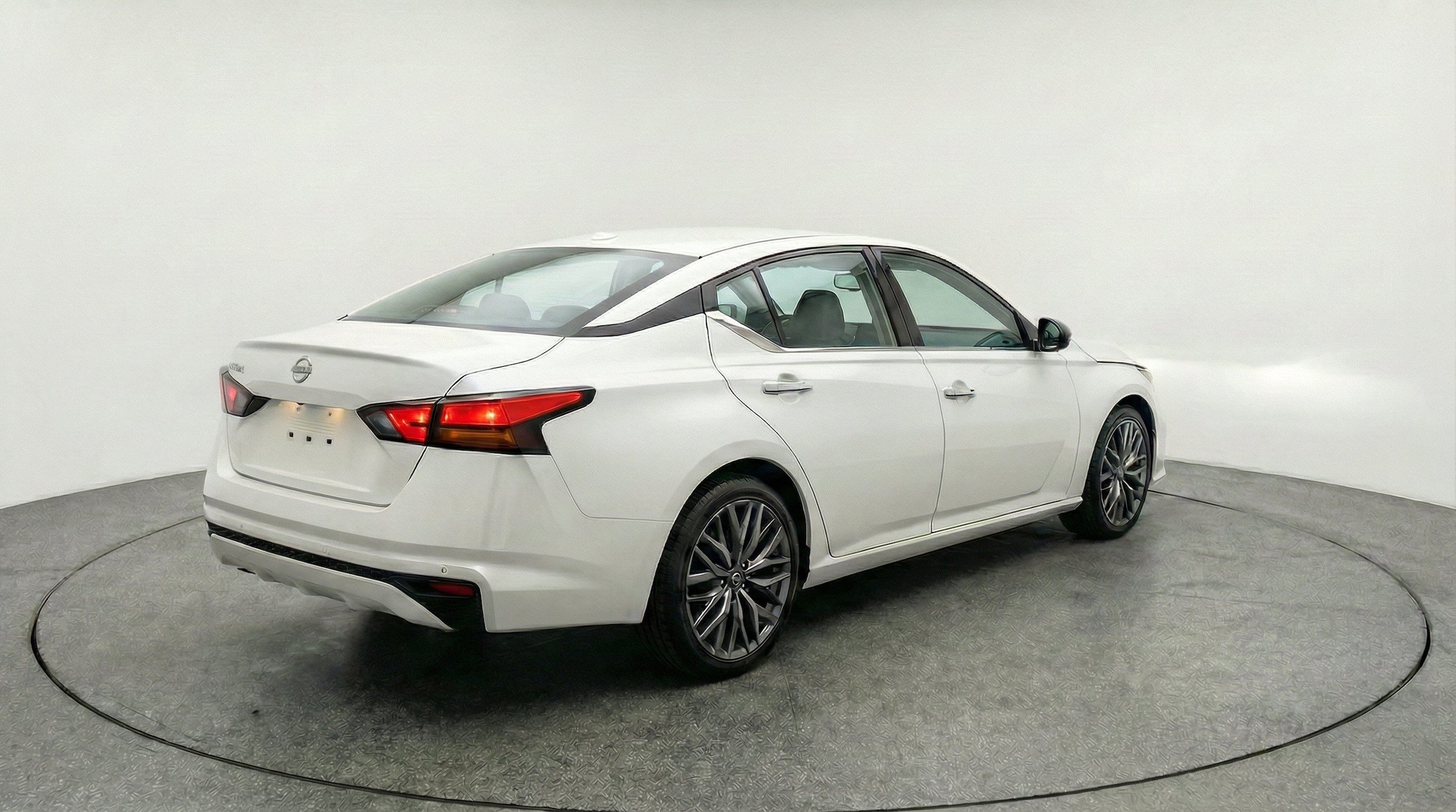 Thumbnail: 2025 Nissan Altima - 9