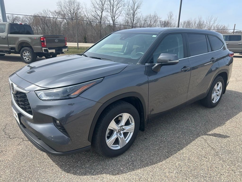 Used 2023 Toyota Highlander LE SUV