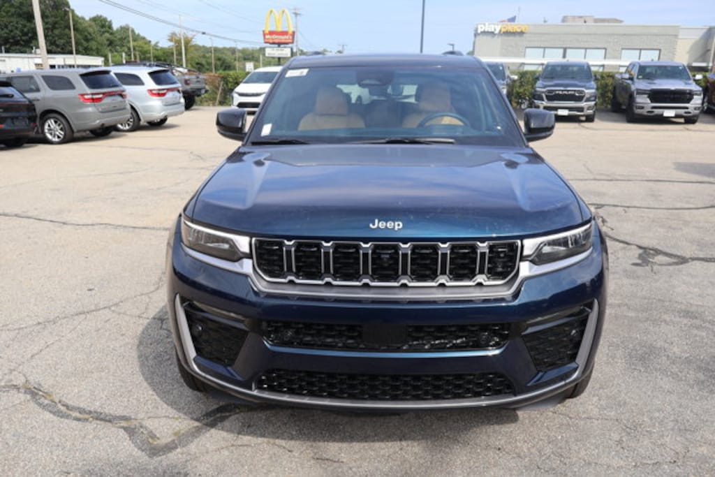 New 2027 Jeep Grand Cherokee SUMMIT 4X4 Sport Utility