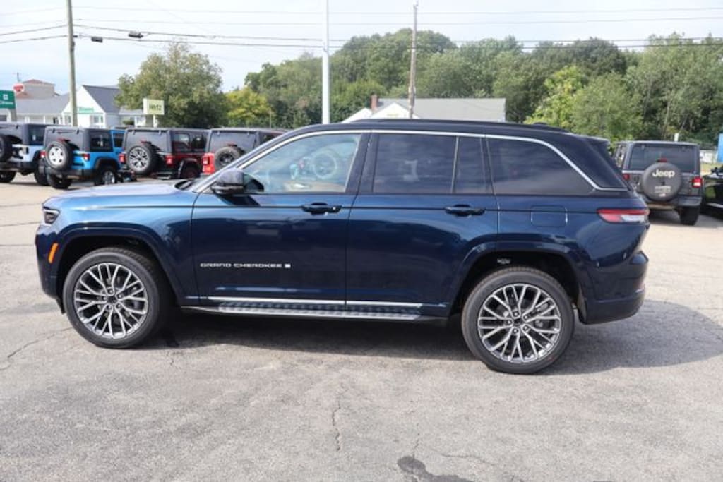 New 2027 Jeep Grand Cherokee SUMMIT 4X4 Sport Utility