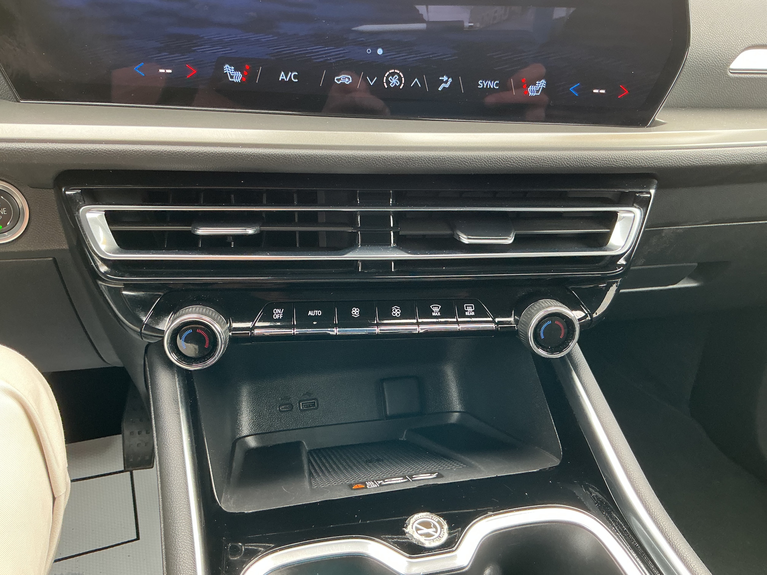 2024 Chevrolet Traverse 2LT - Photo 11