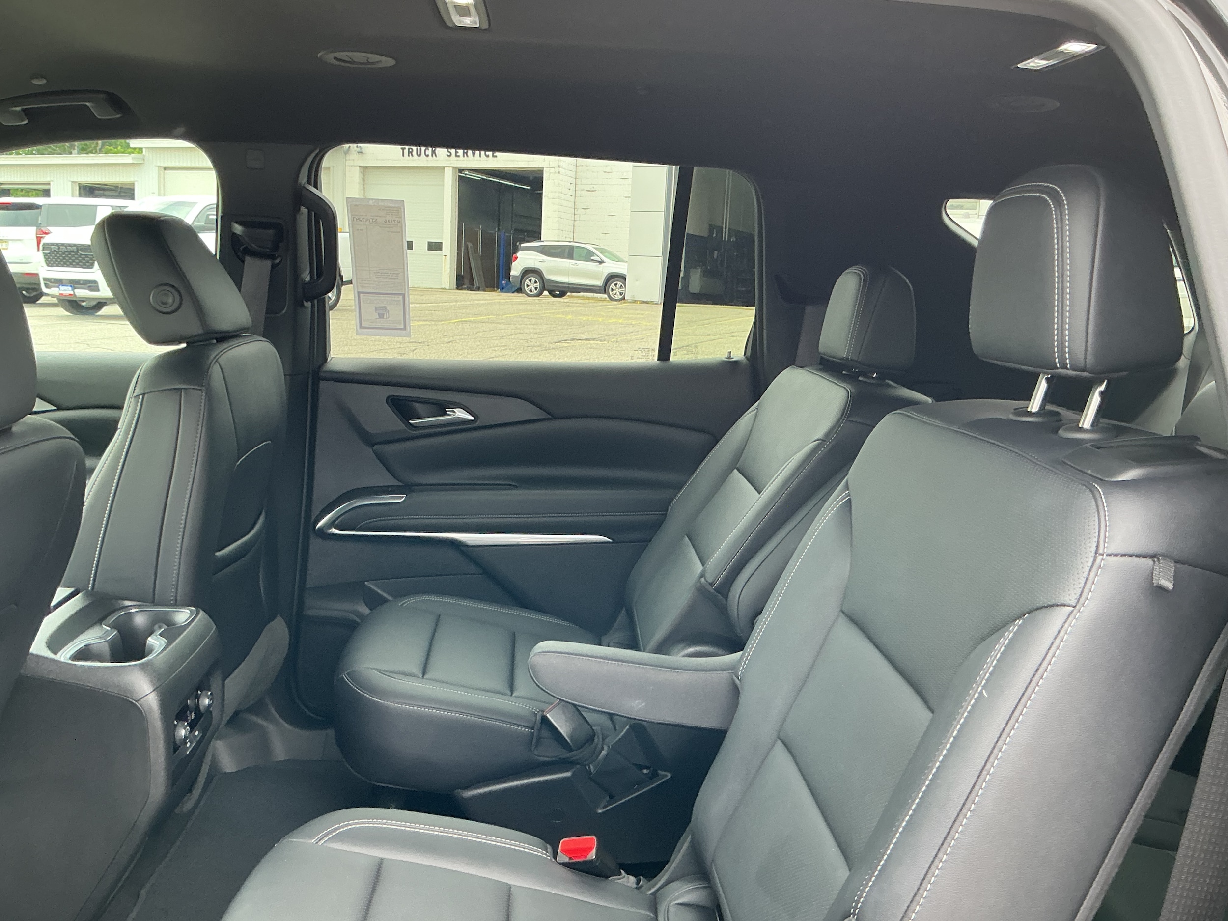 2025 Chevrolet Traverse LT - Photo 9