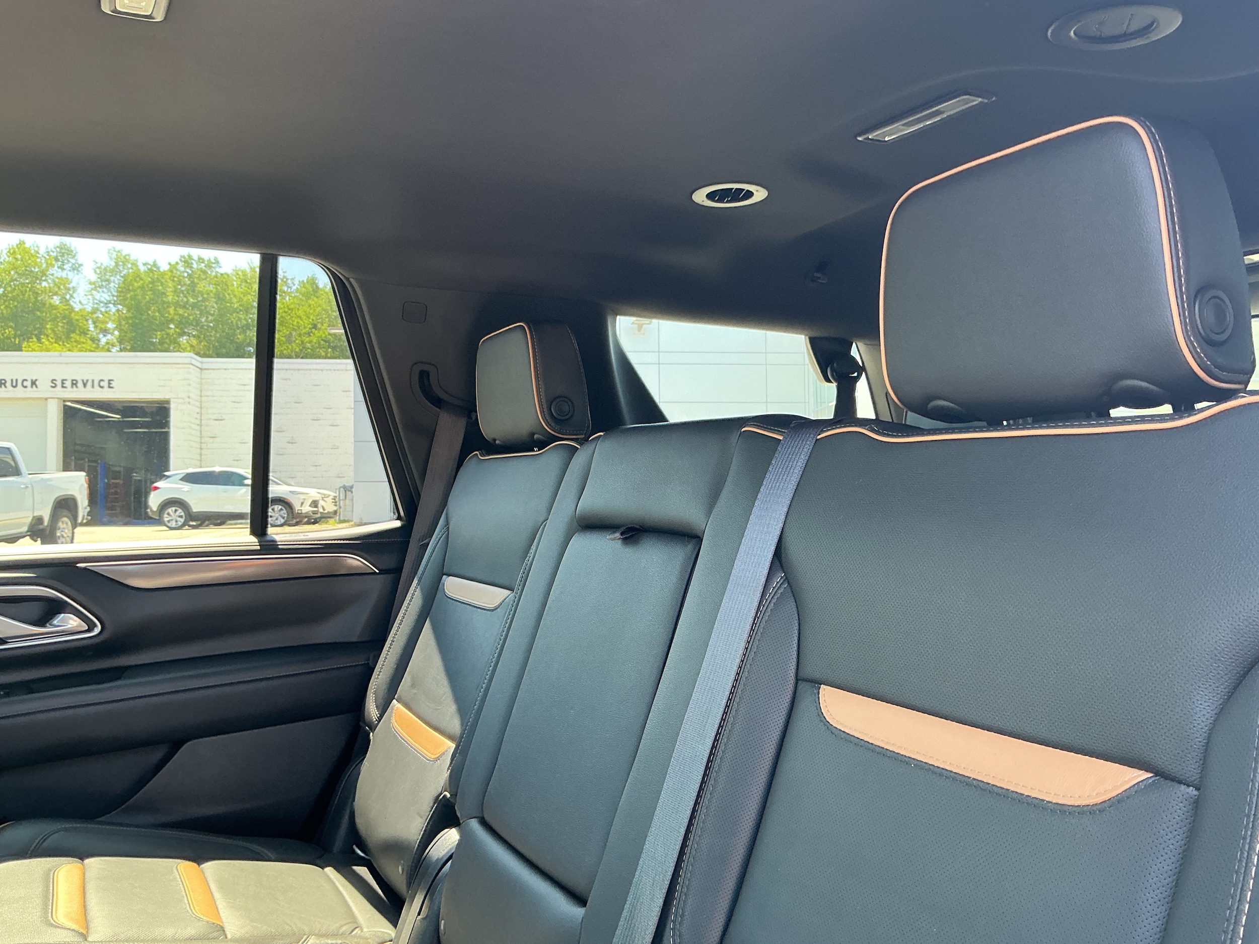 2021 GMC Yukon AT4 - Photo 9