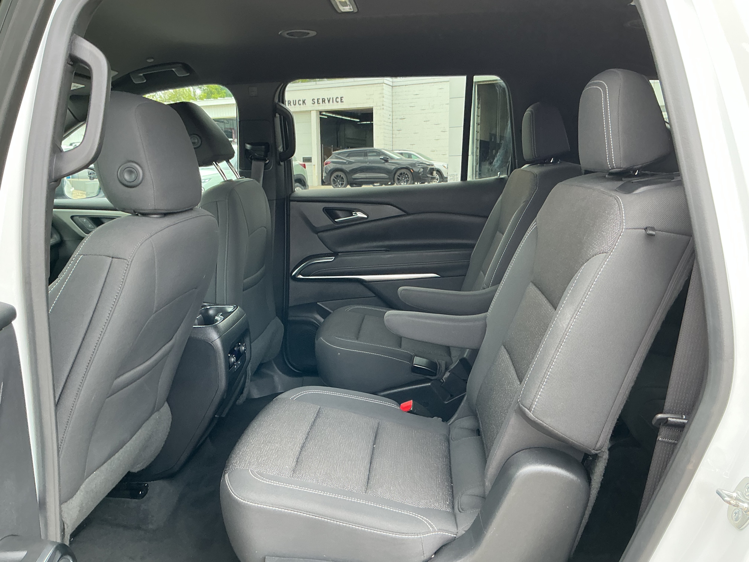2024 Chevrolet Traverse 2LT - Photo 13